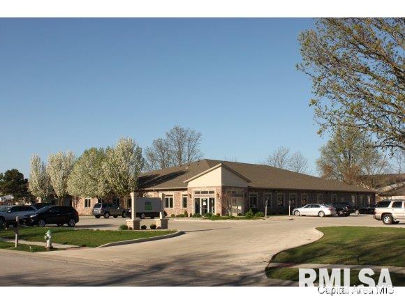 Photo 1 of 25 — 3243 MEADOWBROOK Avenue, Springfield, IL 62711