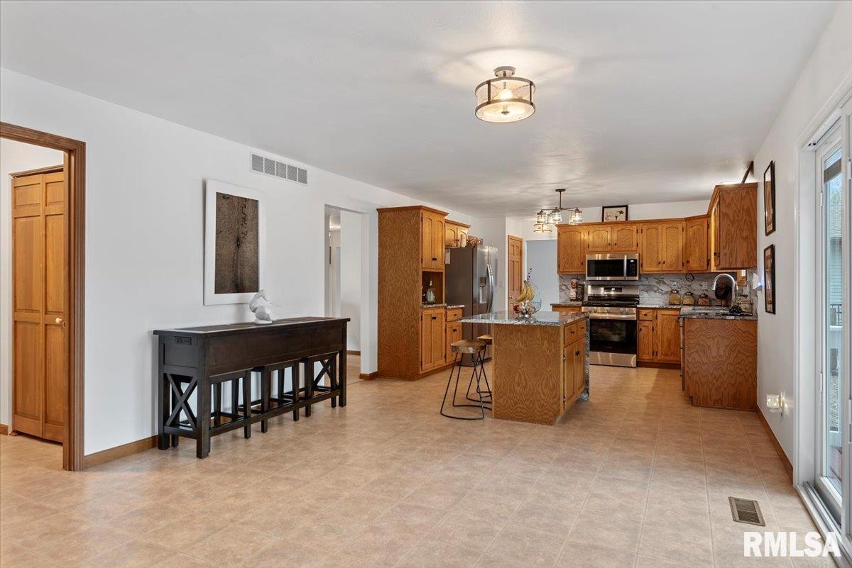 505 Tecumseh Trail, Springfield, Illinois image 13