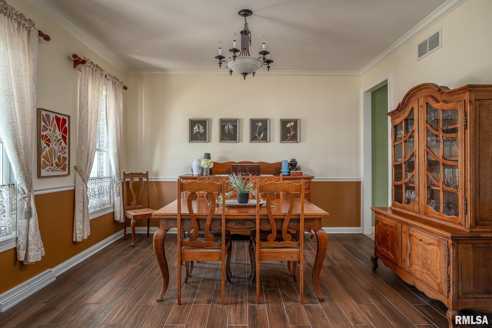 903 Clover Hill Lane, Le Claire, Iowa image 14