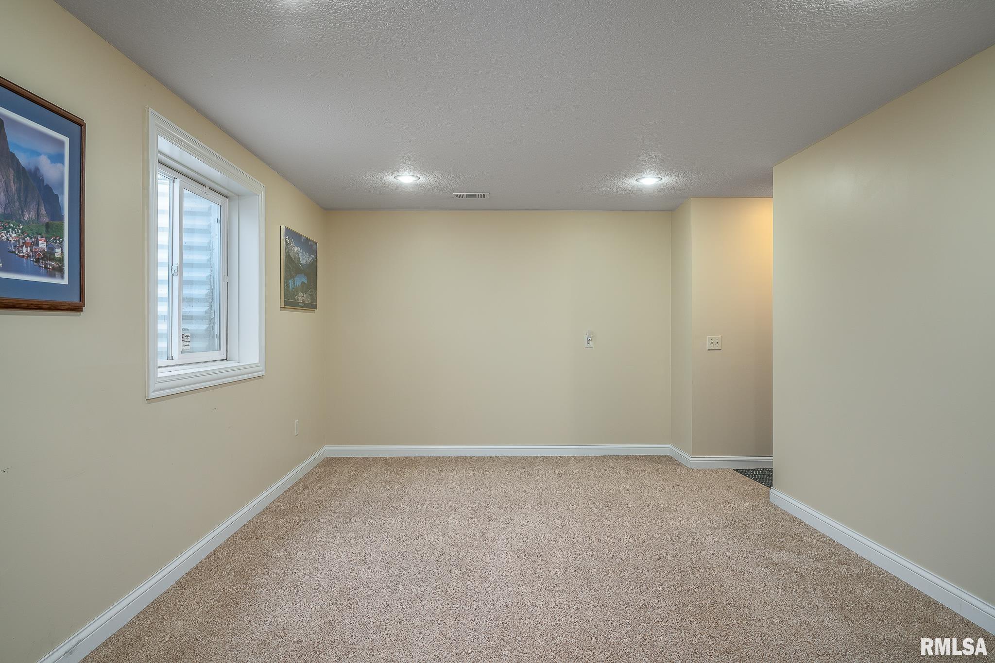 903 Clover Hill Lane, Le Claire, Iowa image 28