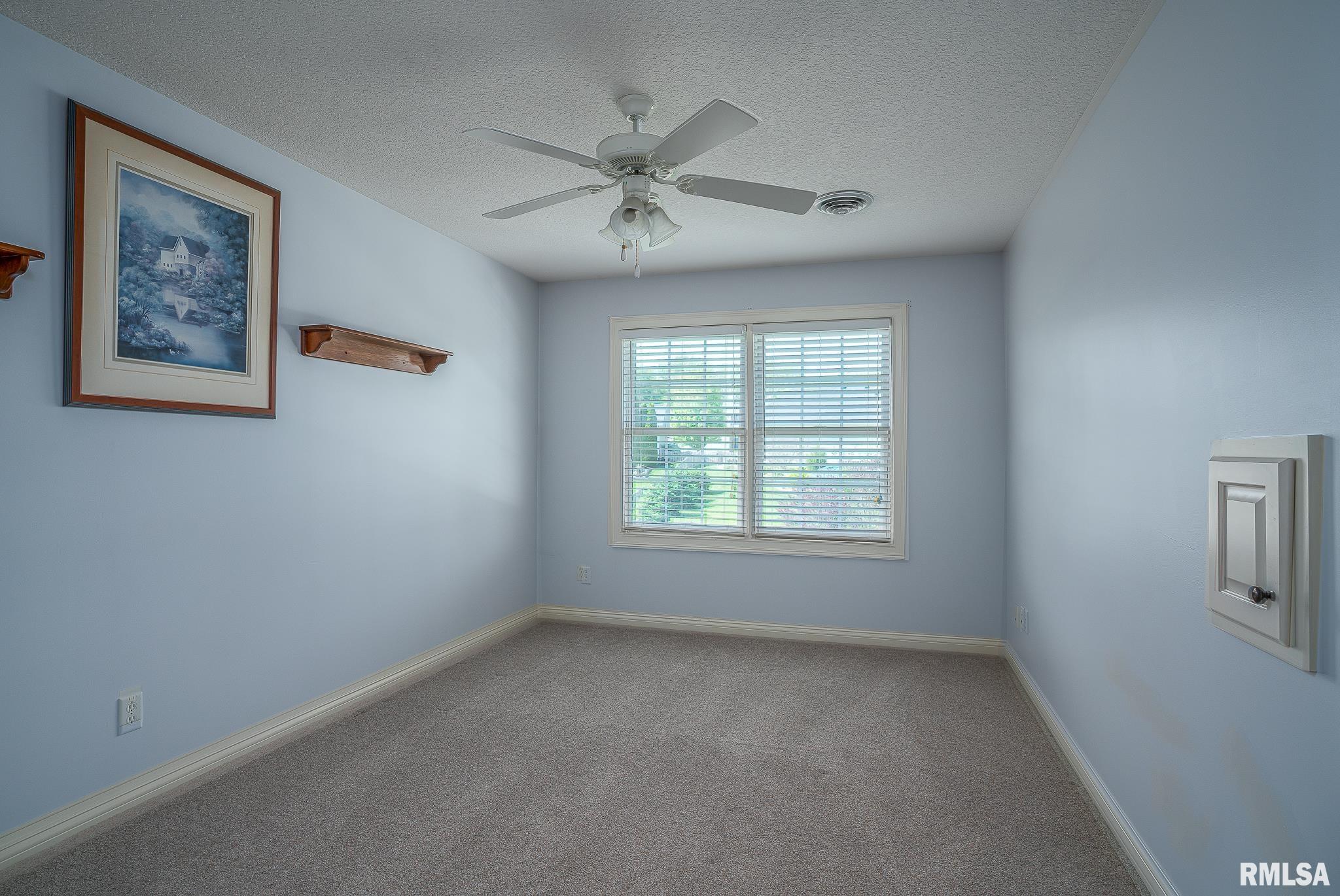 903 Clover Hill Lane, Le Claire, Iowa image 22