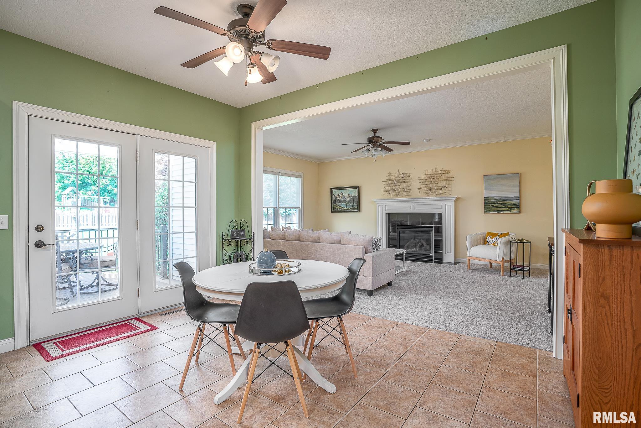 903 Clover Hill Lane, Le Claire, Iowa image 9