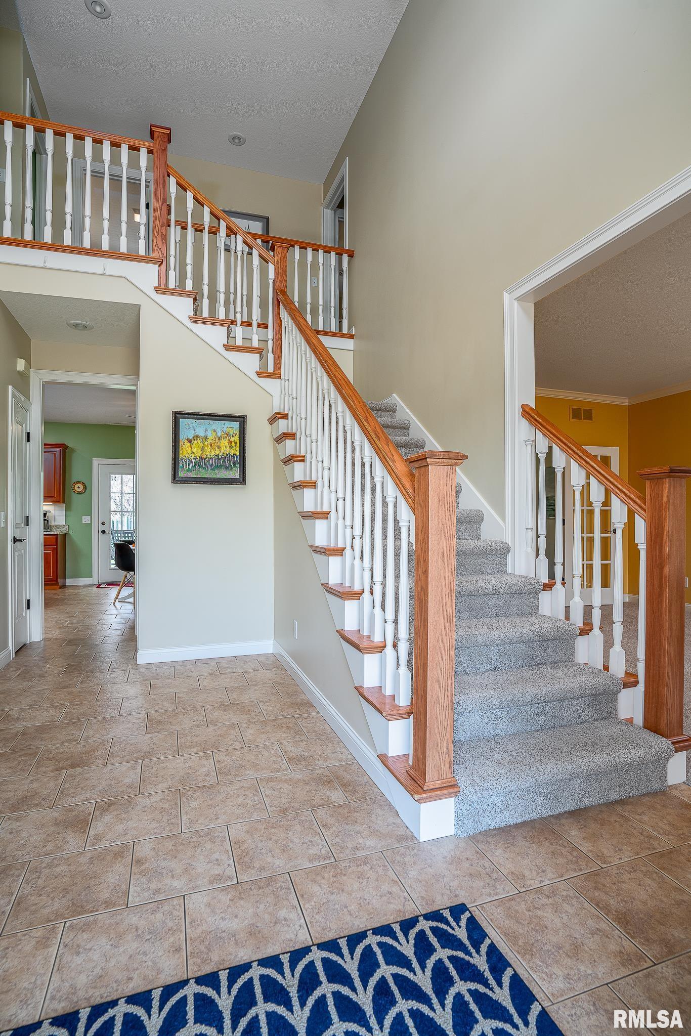 903 Clover Hill Lane, Le Claire, Iowa image 16
