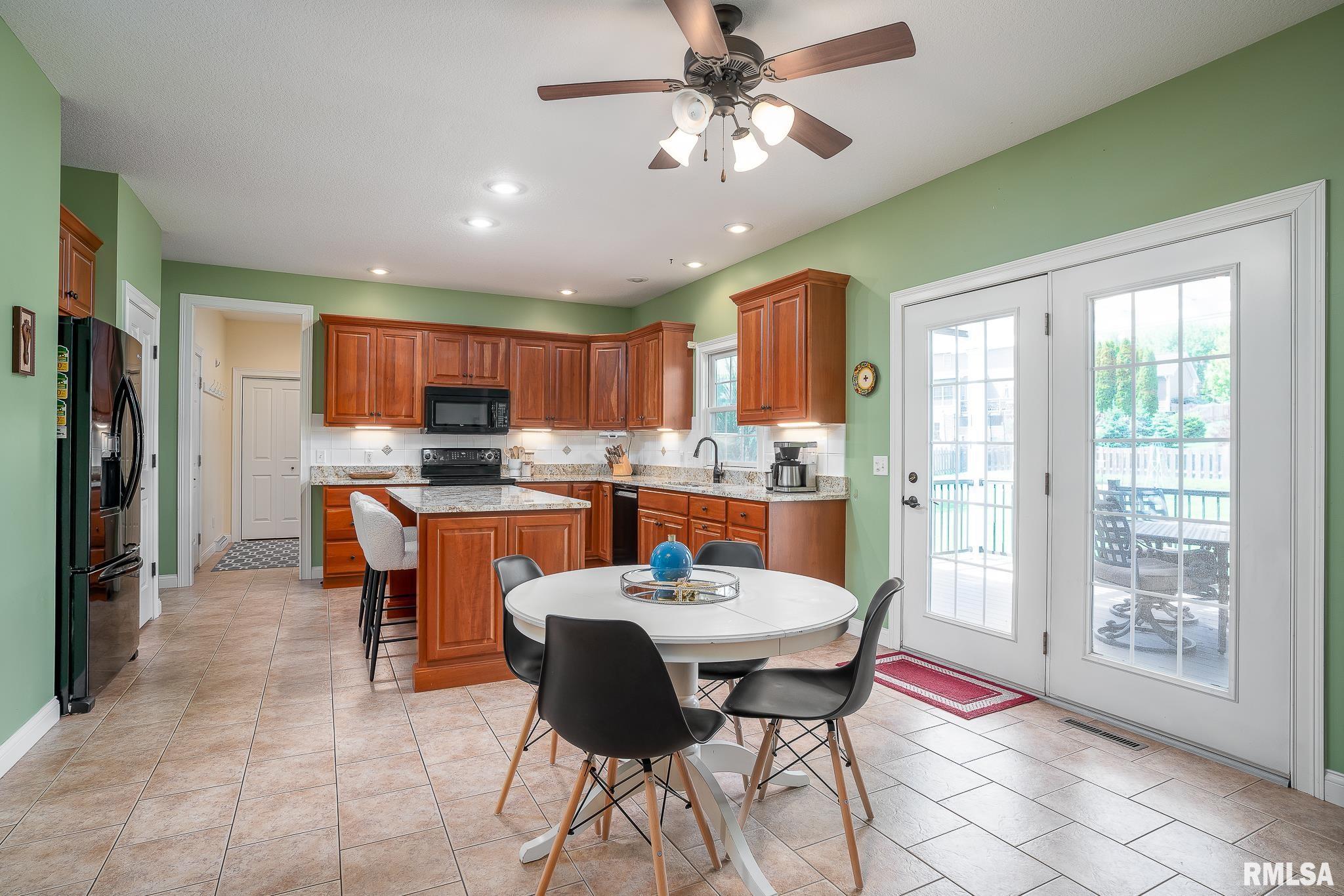 903 Clover Hill Lane, Le Claire, Iowa image 5