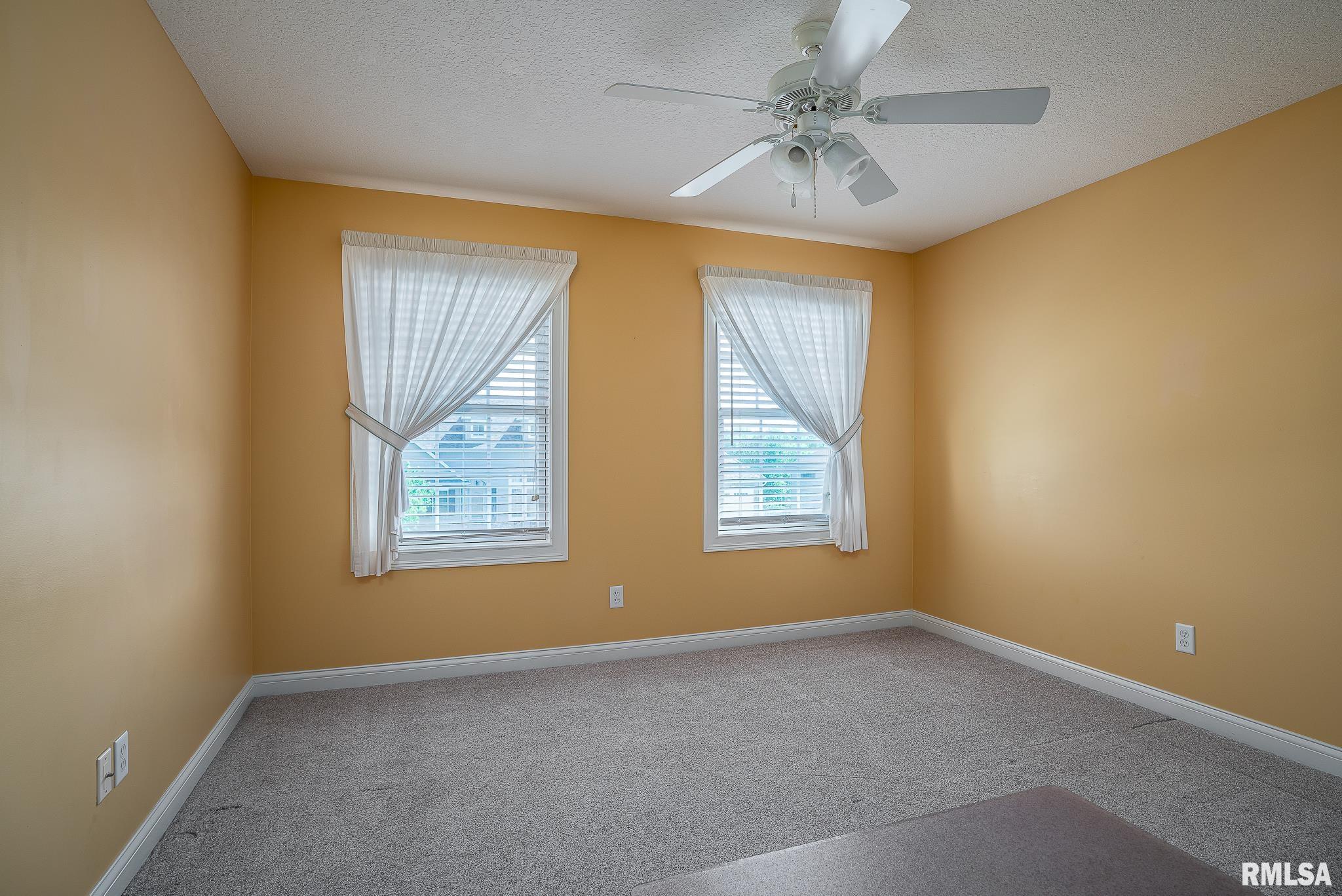 903 Clover Hill Lane, Le Claire, Iowa image 21