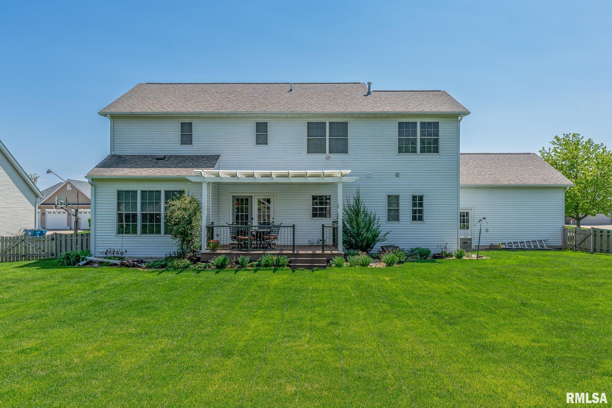 903 Clover Hill Lane, Le Claire, Iowa image 3