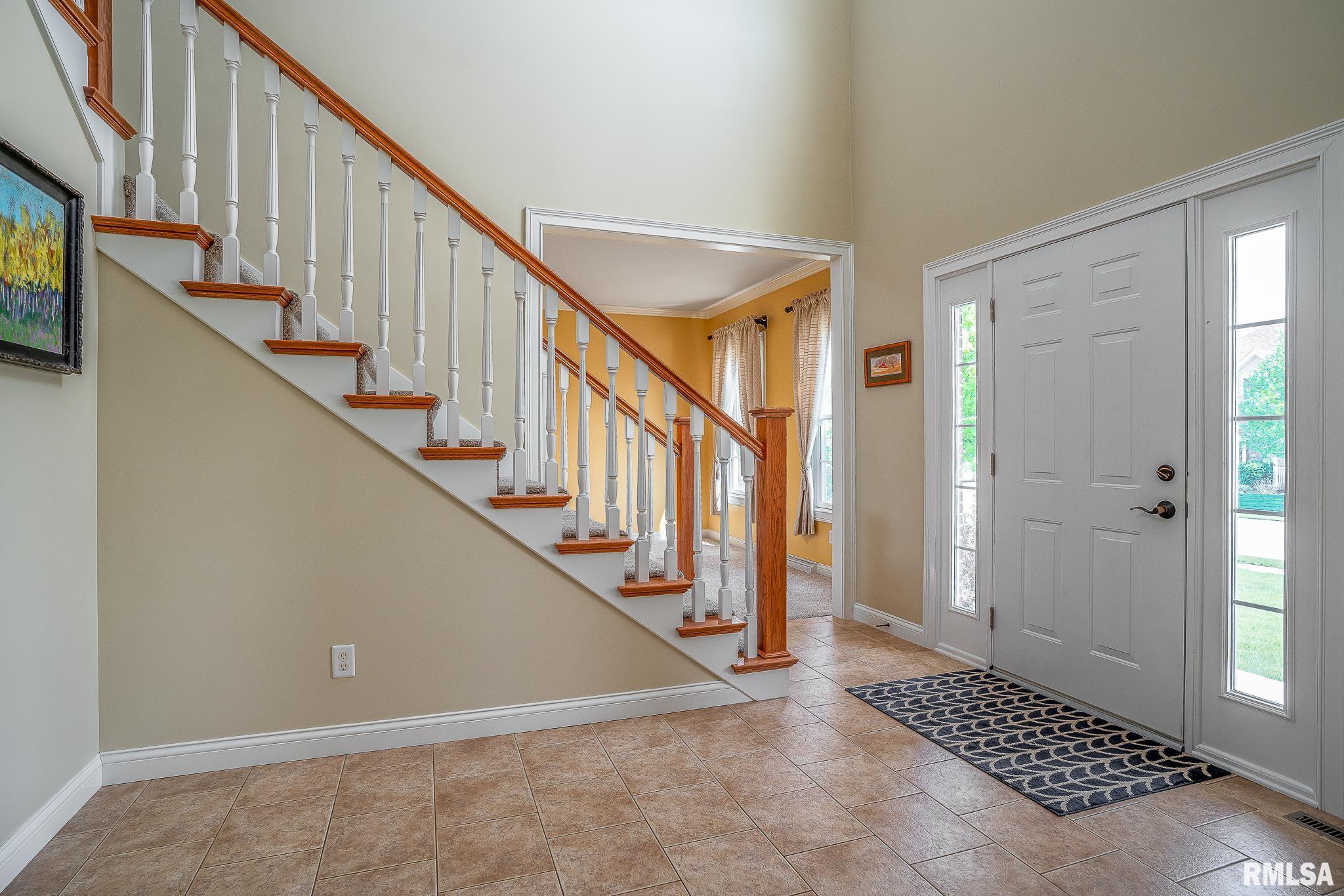 903 Clover Hill Lane, Le Claire, Iowa image 15