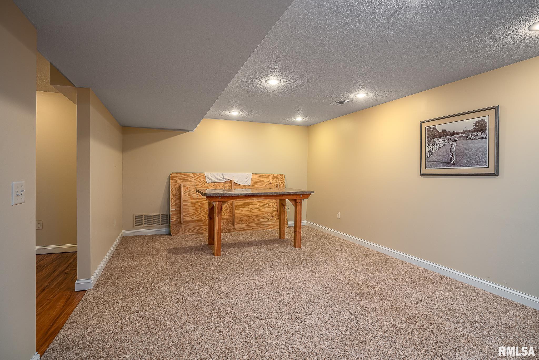 903 Clover Hill Lane, Le Claire, Iowa image 30