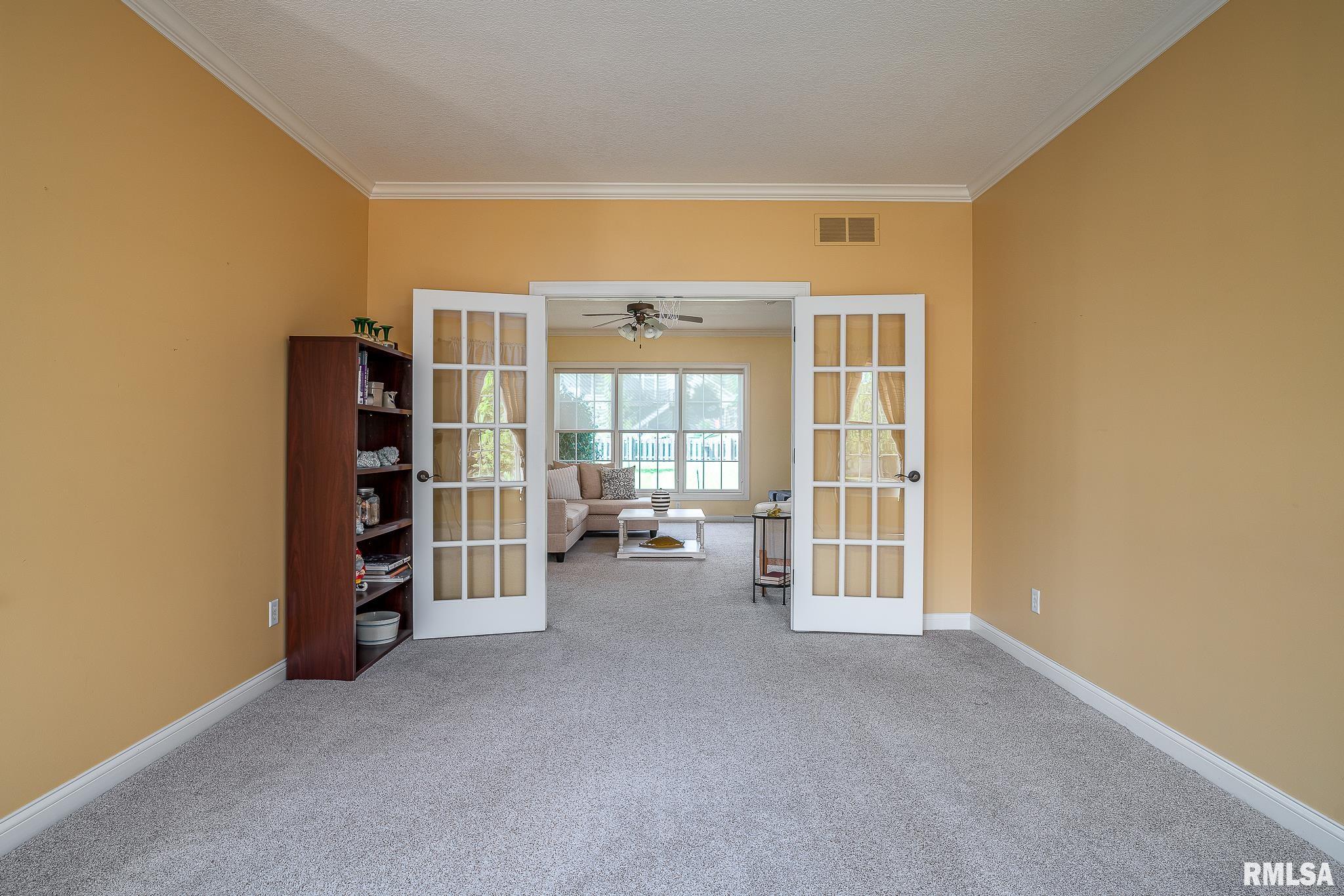 903 Clover Hill Lane, Le Claire, Iowa image 13