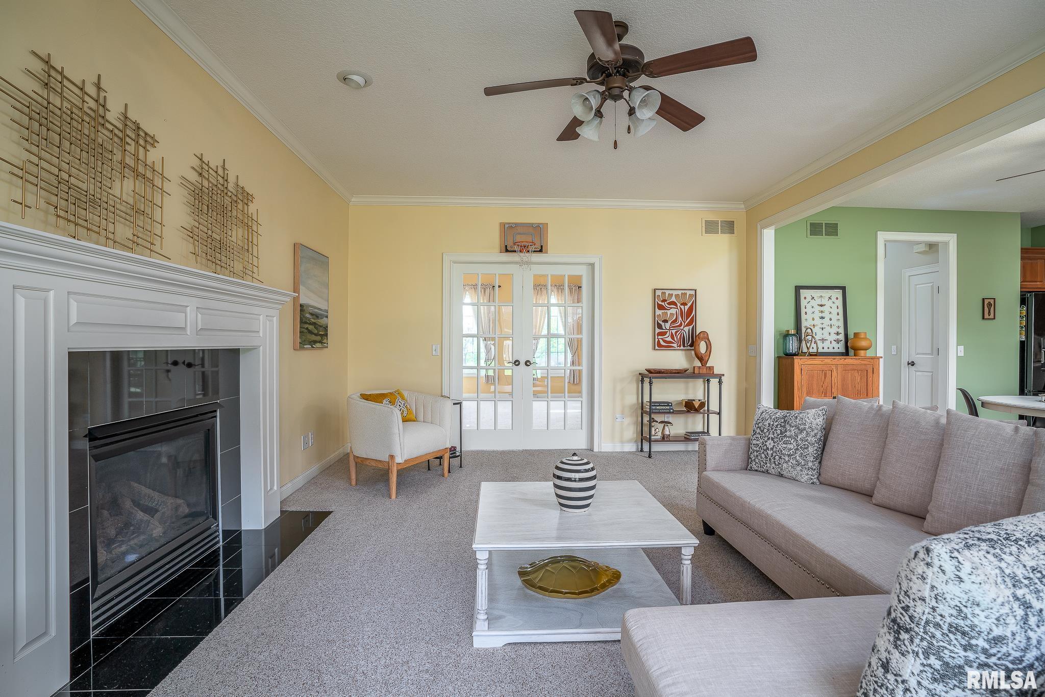 903 Clover Hill Lane, Le Claire, Iowa image 11