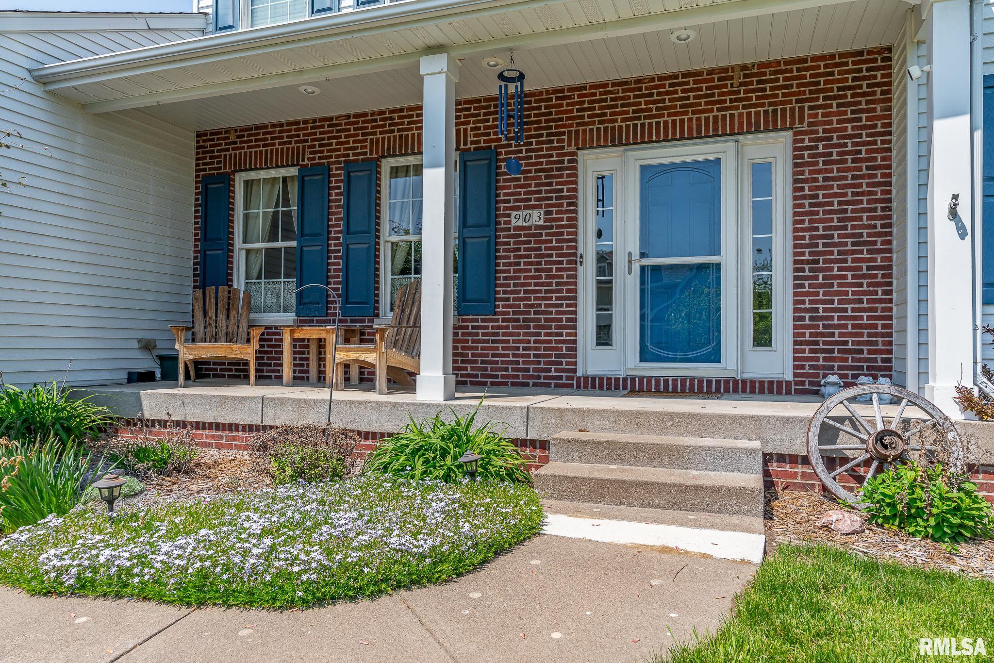 903 Clover Hill Lane, Le Claire, Iowa image 2