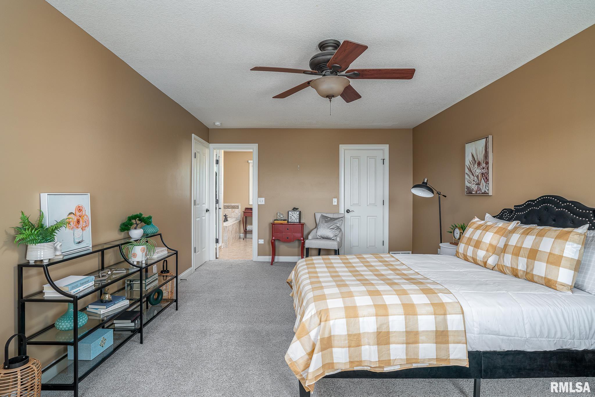 903 Clover Hill Lane, Le Claire, Iowa image 25