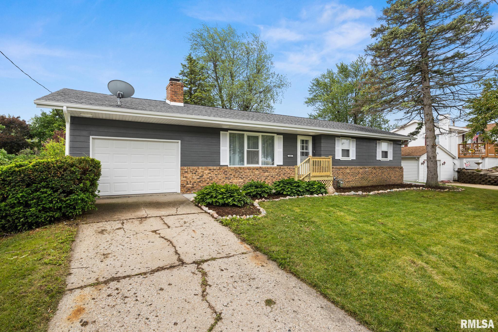 208 W Graze Avenue, Dunlap, Illinois image 2