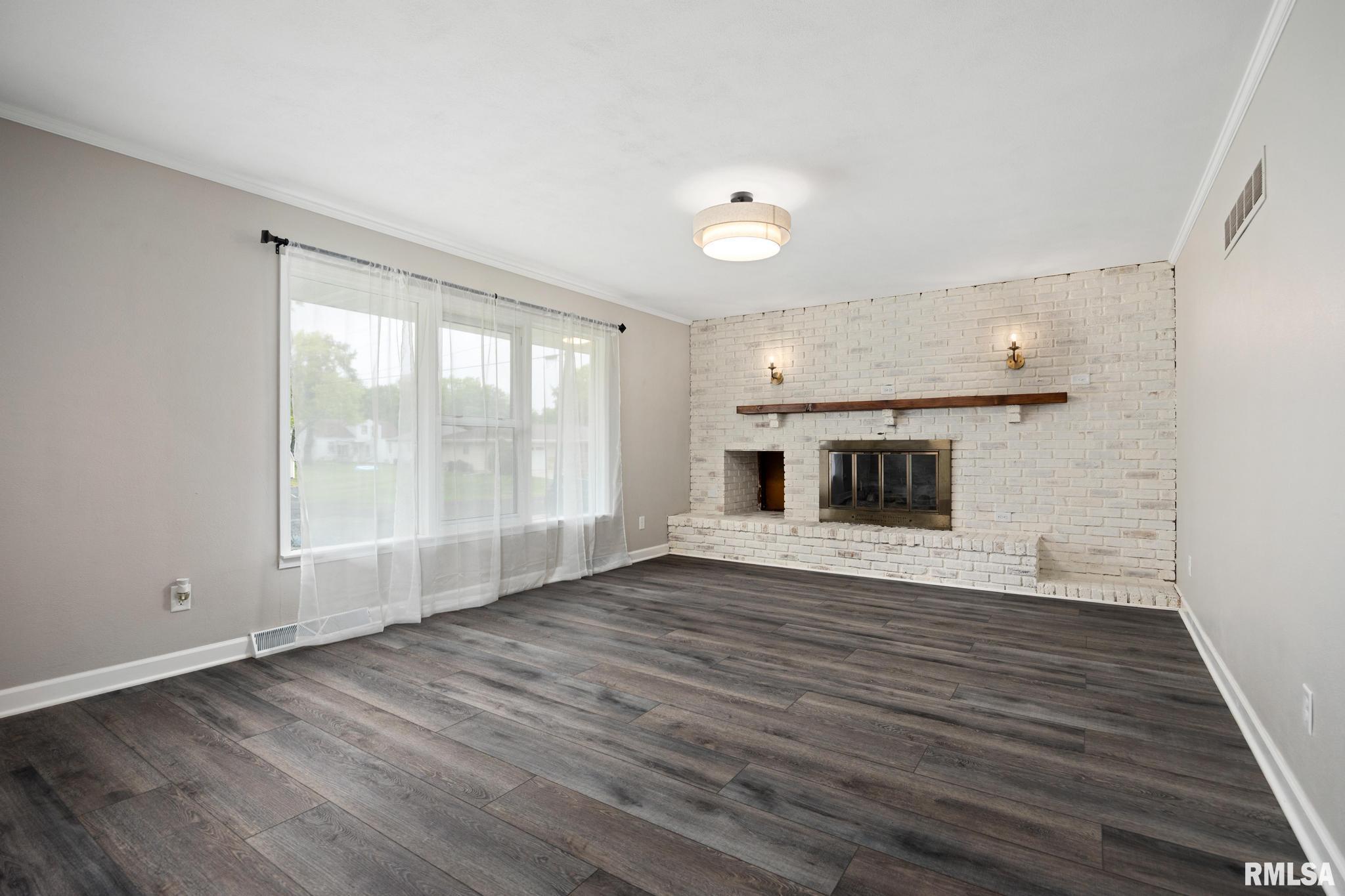 208 W Graze Avenue, Dunlap, Illinois image 4