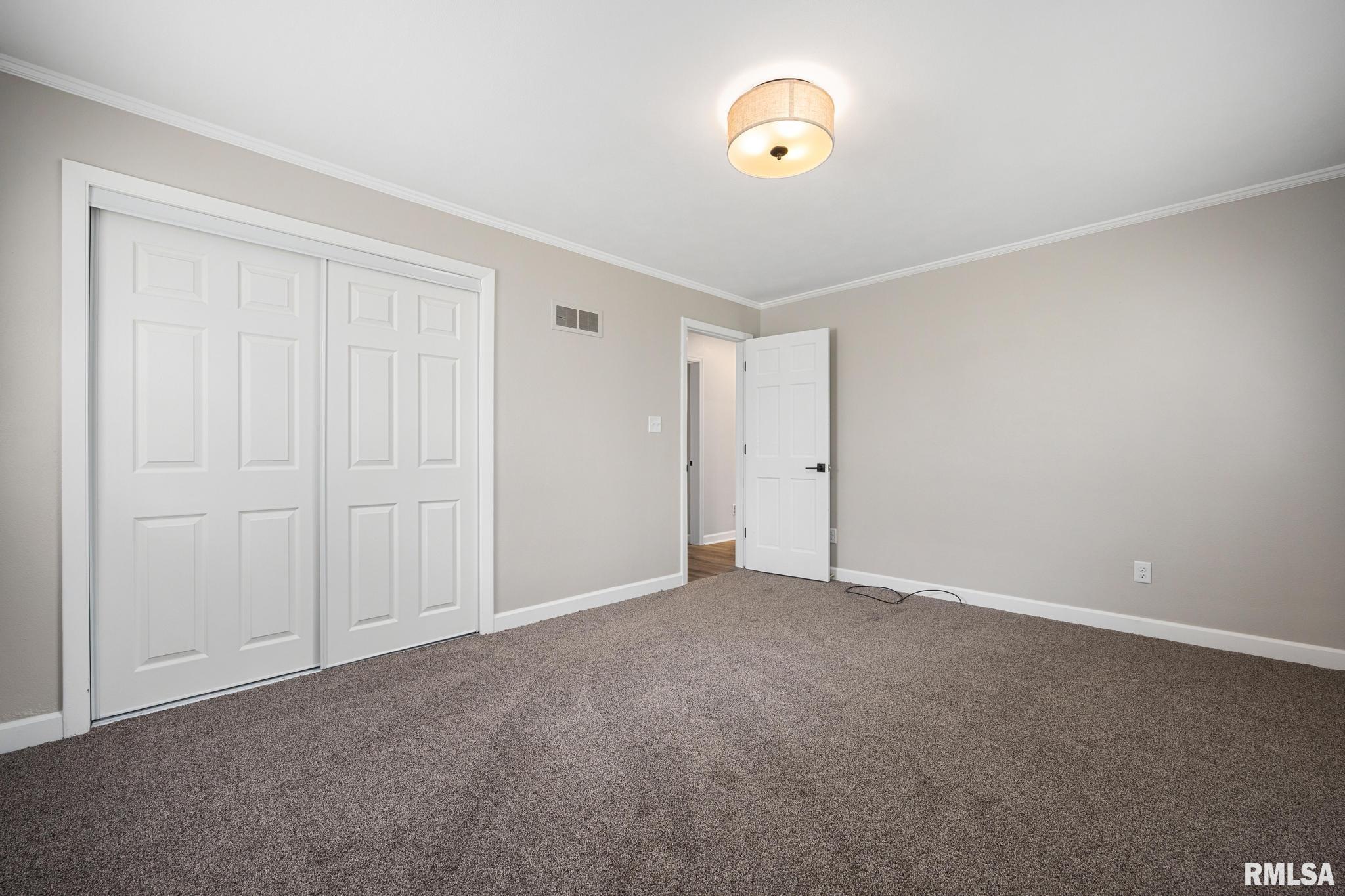 208 W Graze Avenue, Dunlap, Illinois image 16