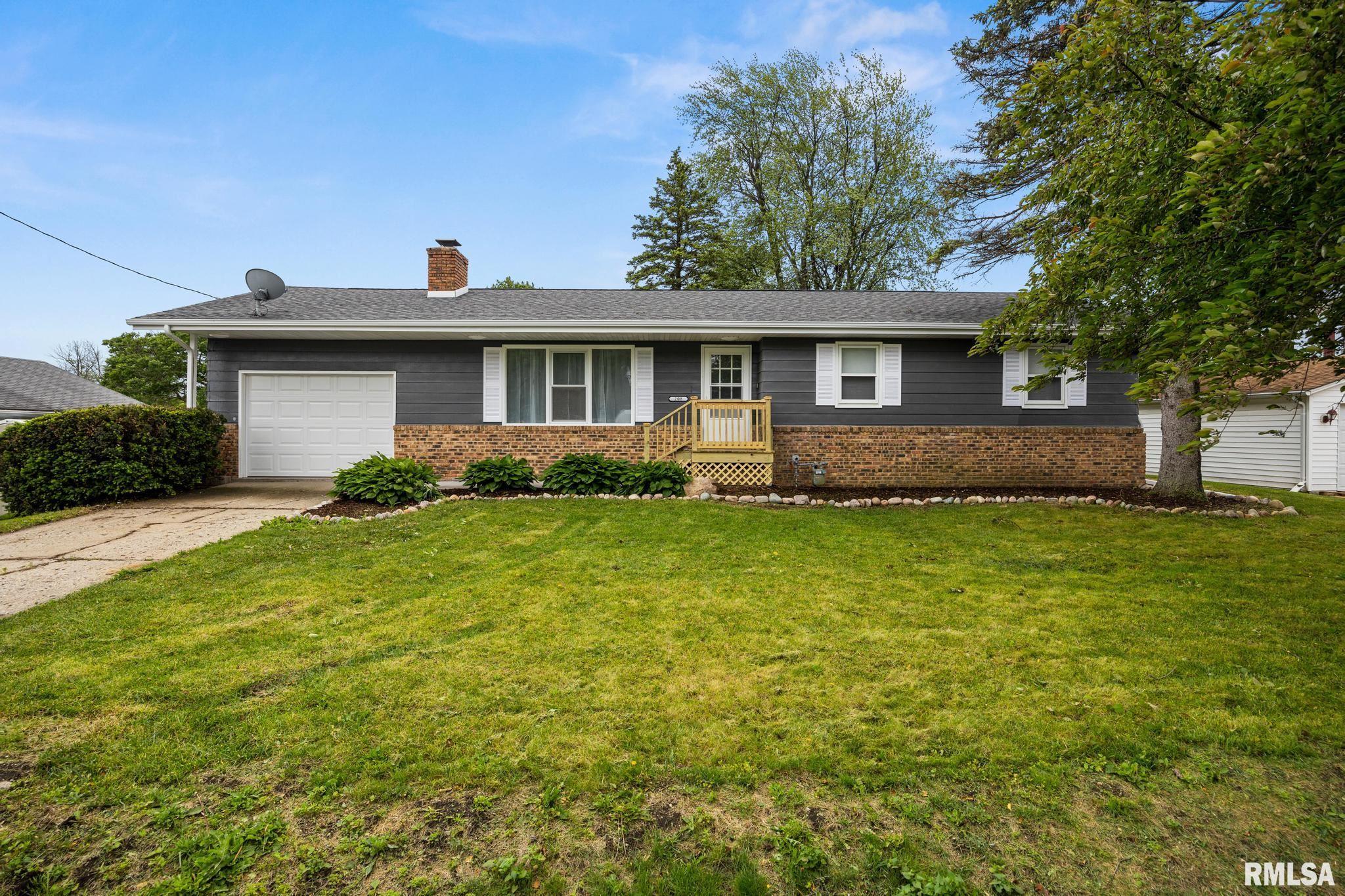 208 W Graze Avenue, Dunlap, Illinois image 1