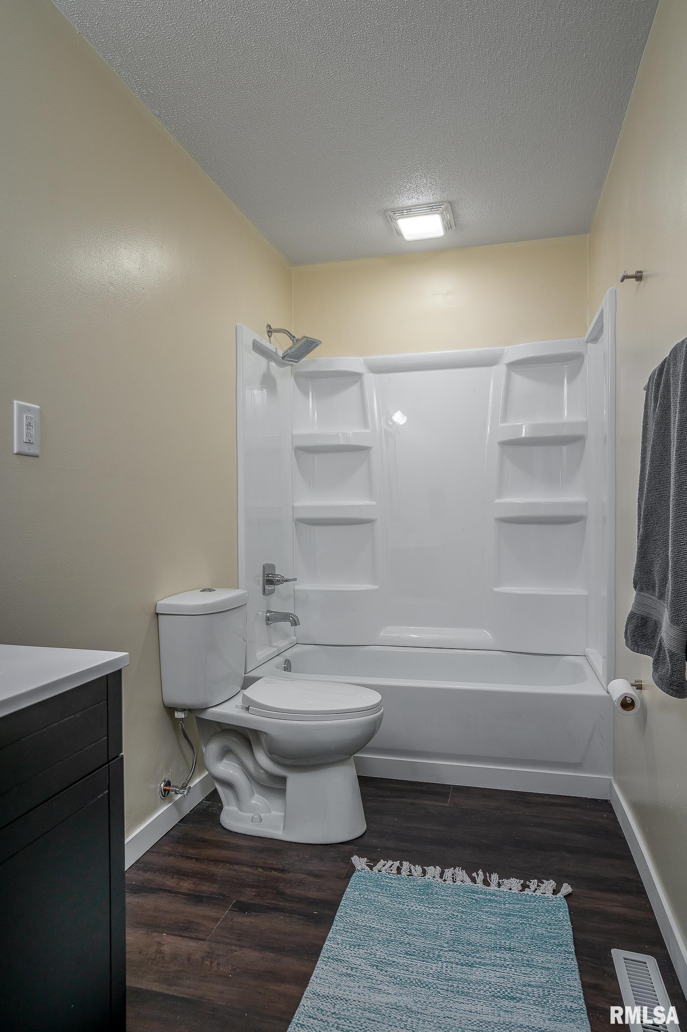 1729 Welshire Drive, Davenport, Iowa image 19