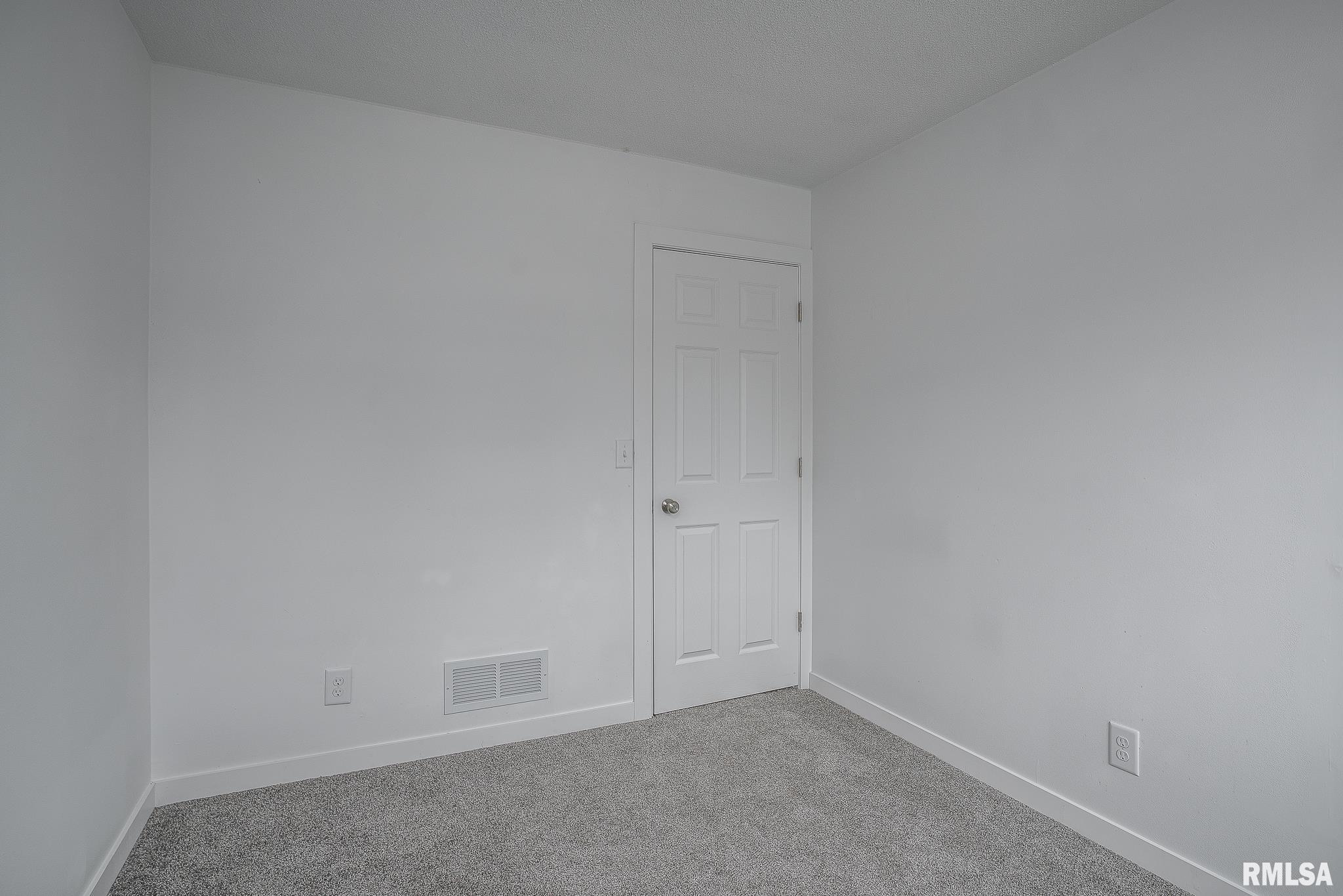 1729 Welshire Drive, Davenport, Iowa image 14
