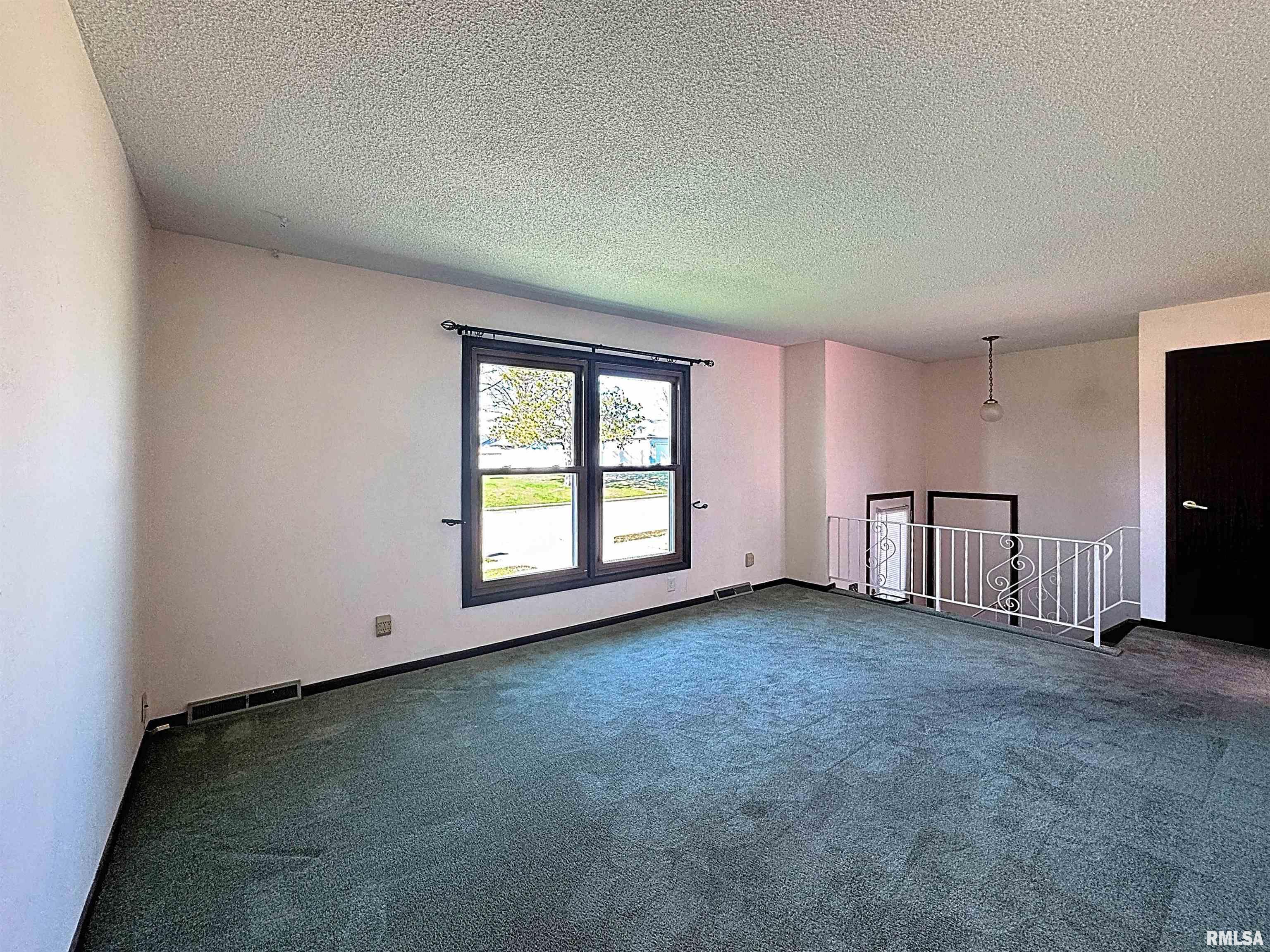 3106 Covington Drive, Davenport, Iowa image 4