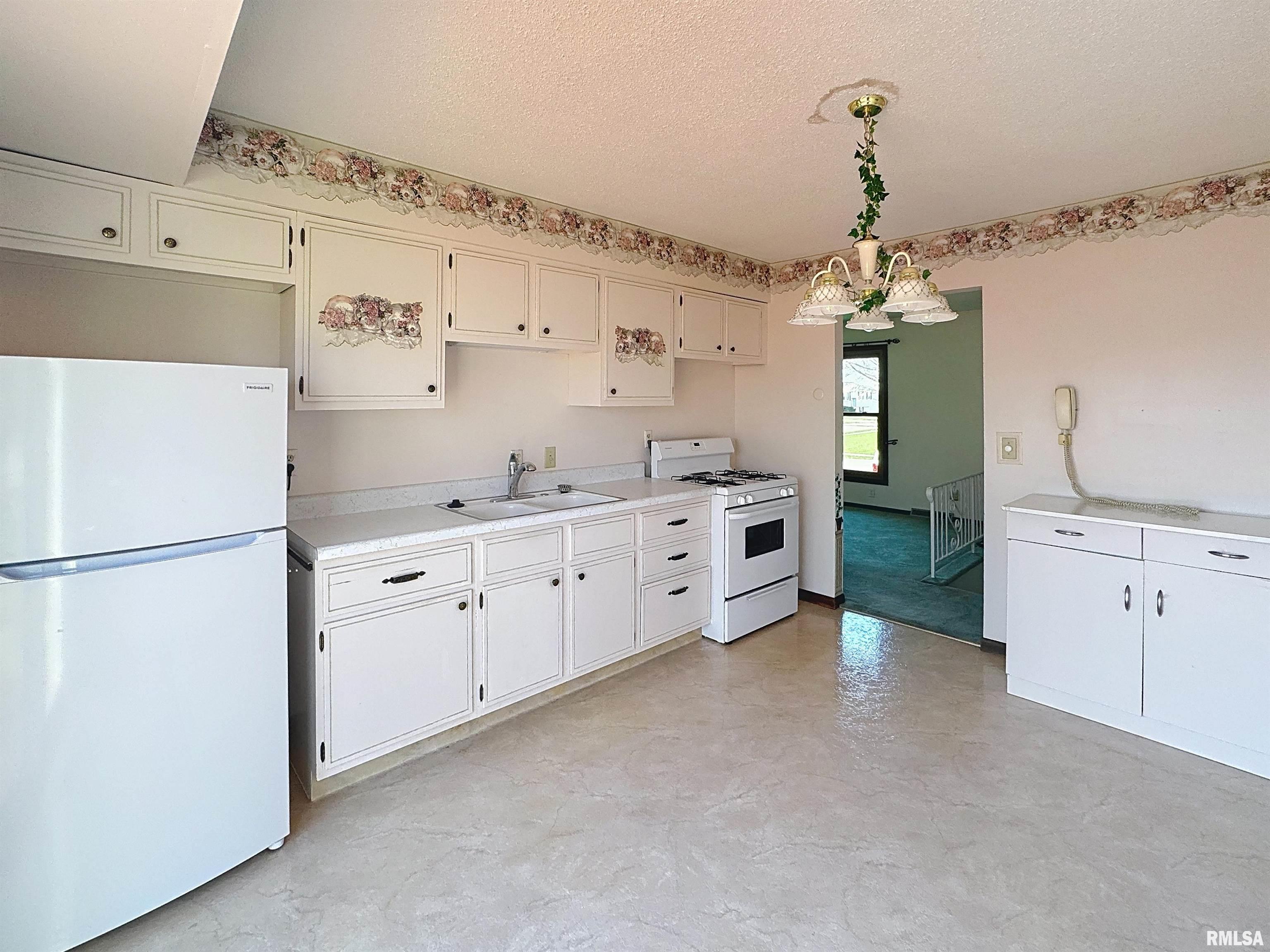 3106 Covington Drive, Davenport, Iowa image 9