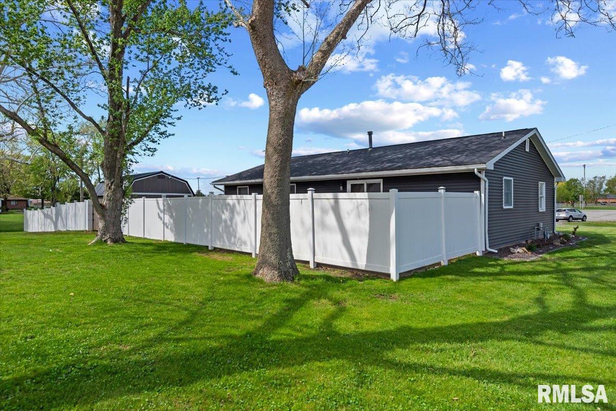 1444 Sportsman Drive, Taylorville, Illinois image 25