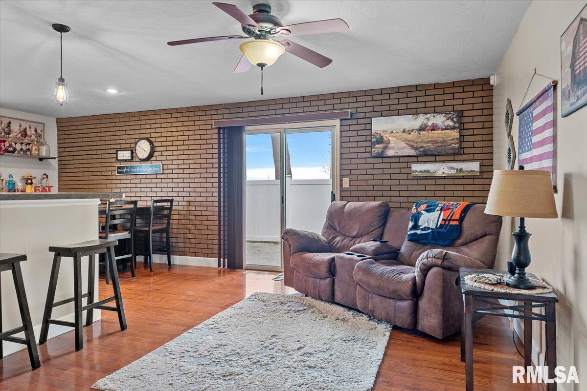 1444 Sportsman Drive, Taylorville, Illinois image 4