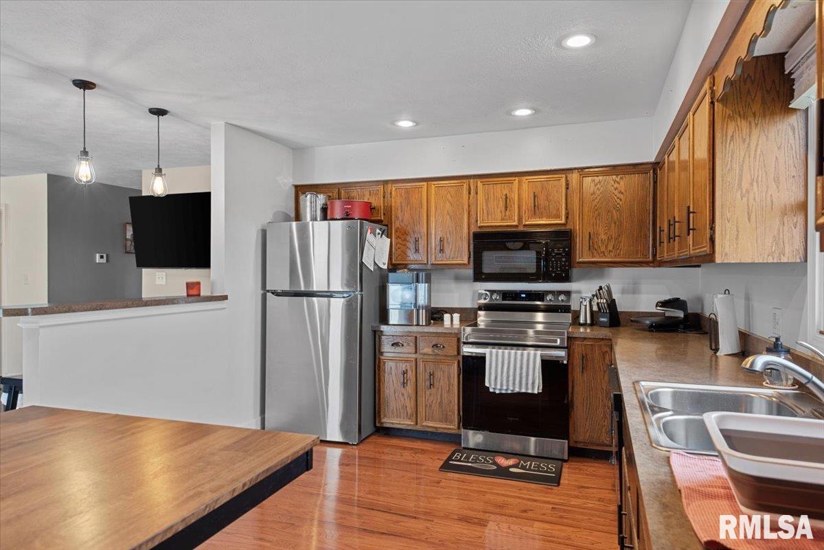 1444 Sportsman Drive, Taylorville, Illinois image 8