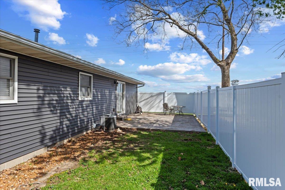 1444 Sportsman Drive, Taylorville, Illinois image 22