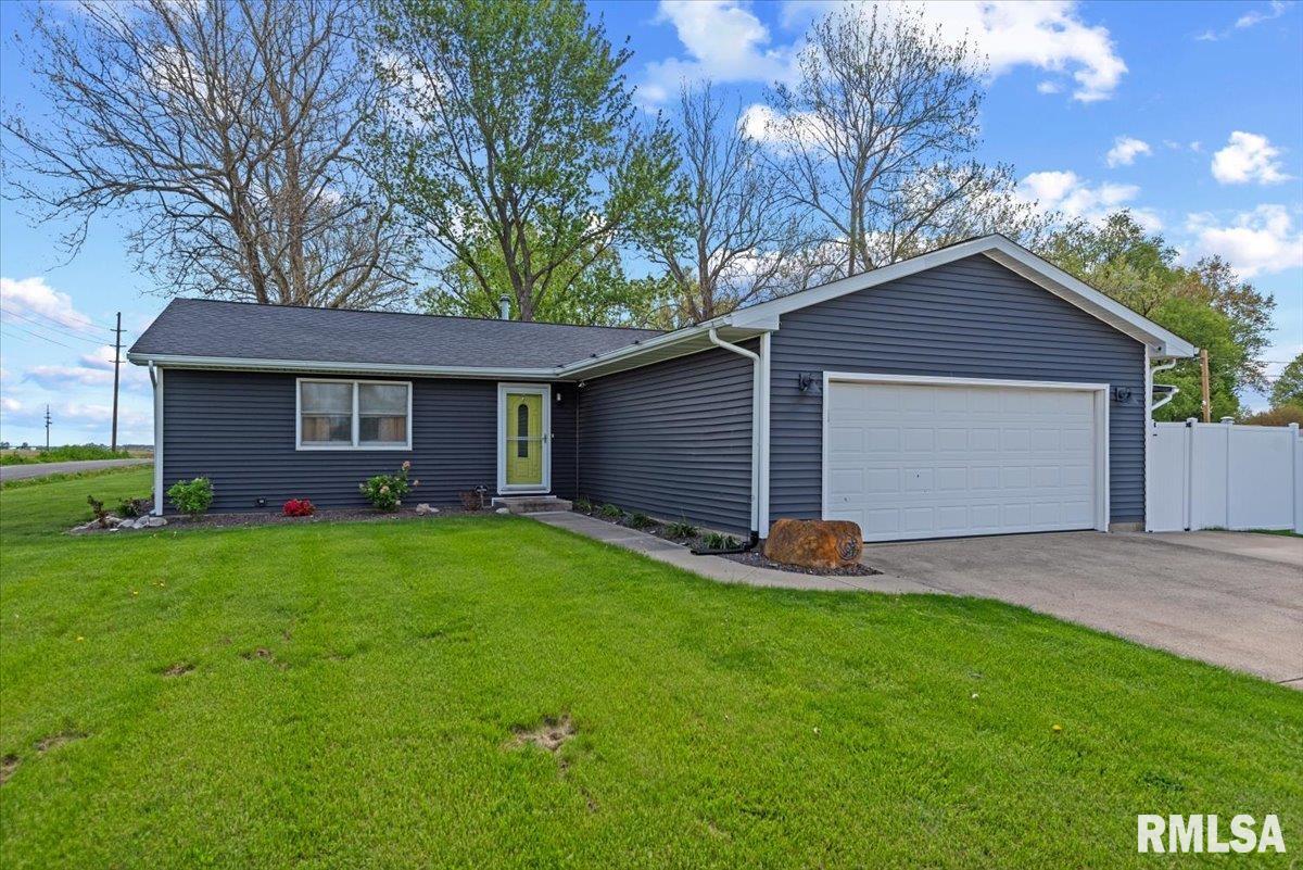 1444 Sportsman Drive, Taylorville, Illinois image 1