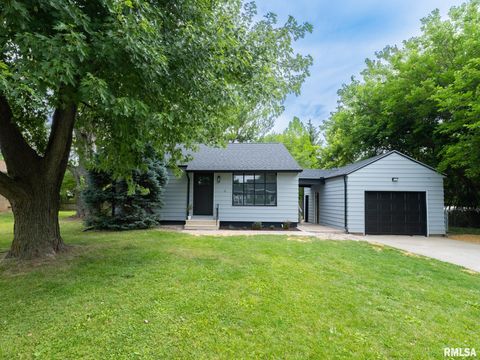 Homes For Sale - 622 W Hawliette Court<br/> Peoria, IL 61614
