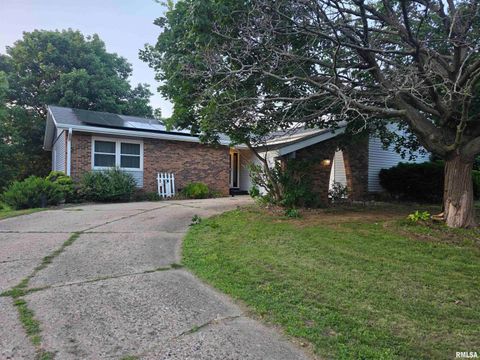 Homes For Sale - 2122 Highwood Avenue<br/> Tazewell County, Pekin, IL 61554