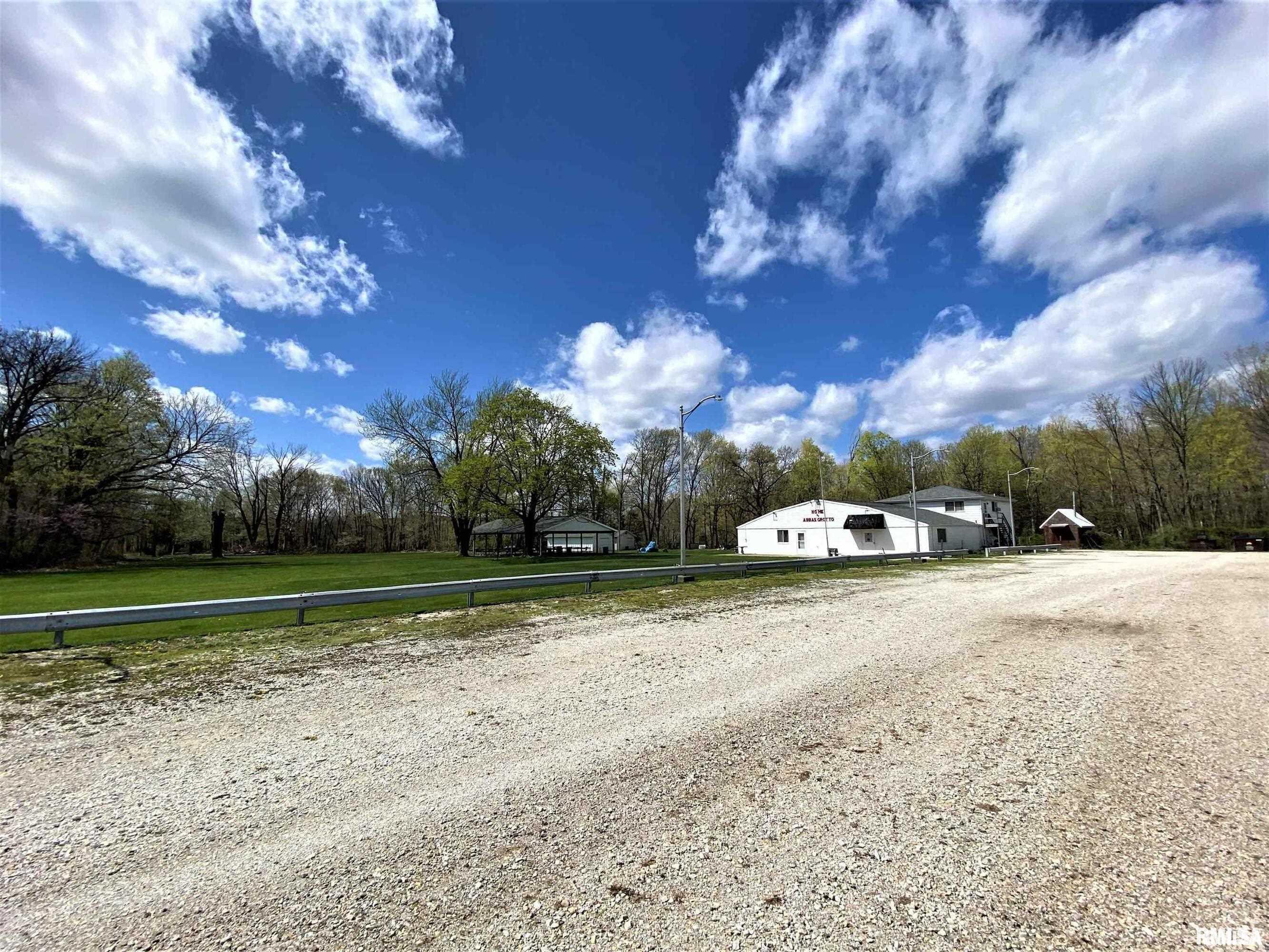 1839 1/2 Highview Road, East Peoria, Illinois image 4