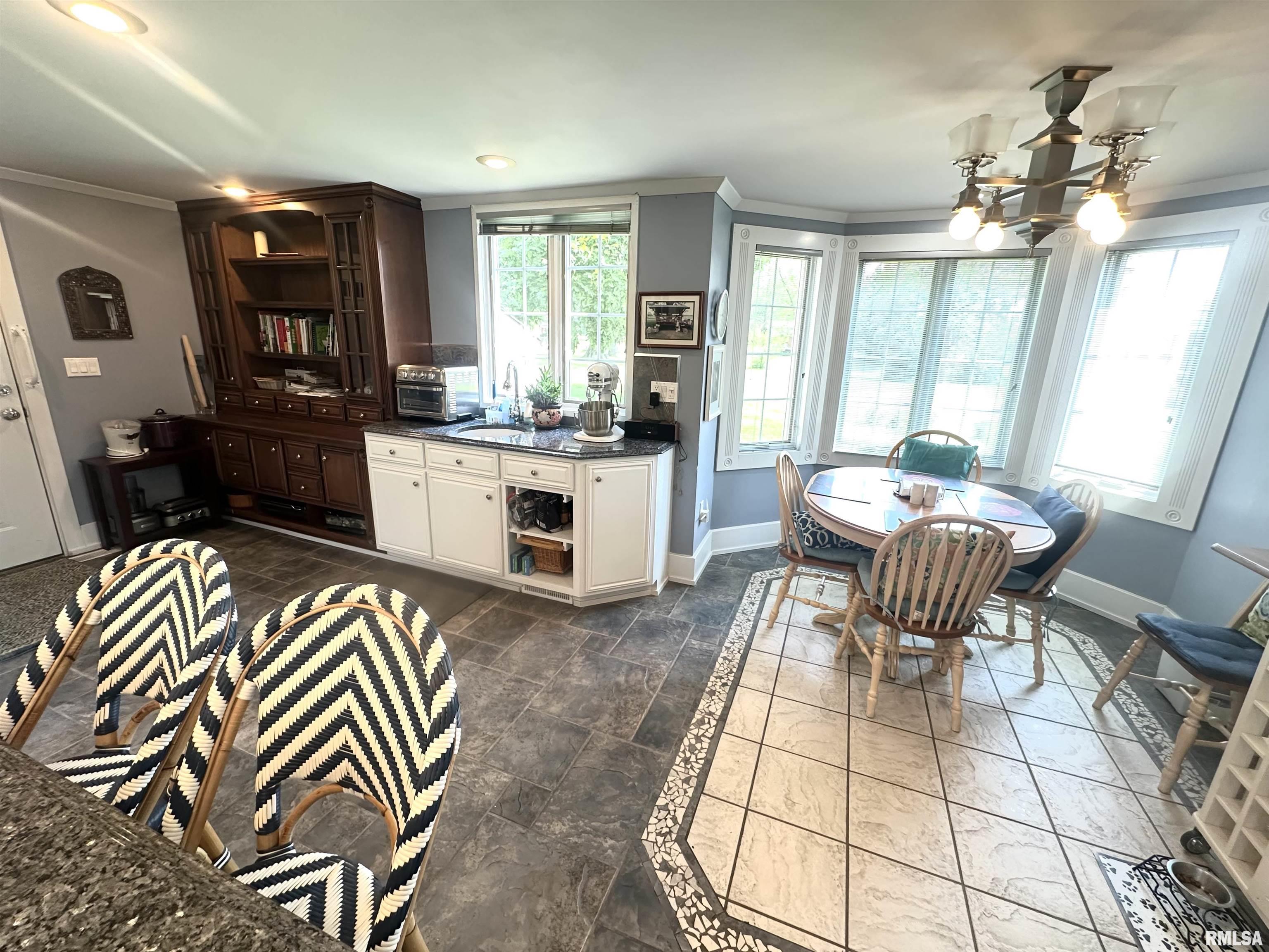 355 N Lakeview Drive, Salem, Illinois image 8