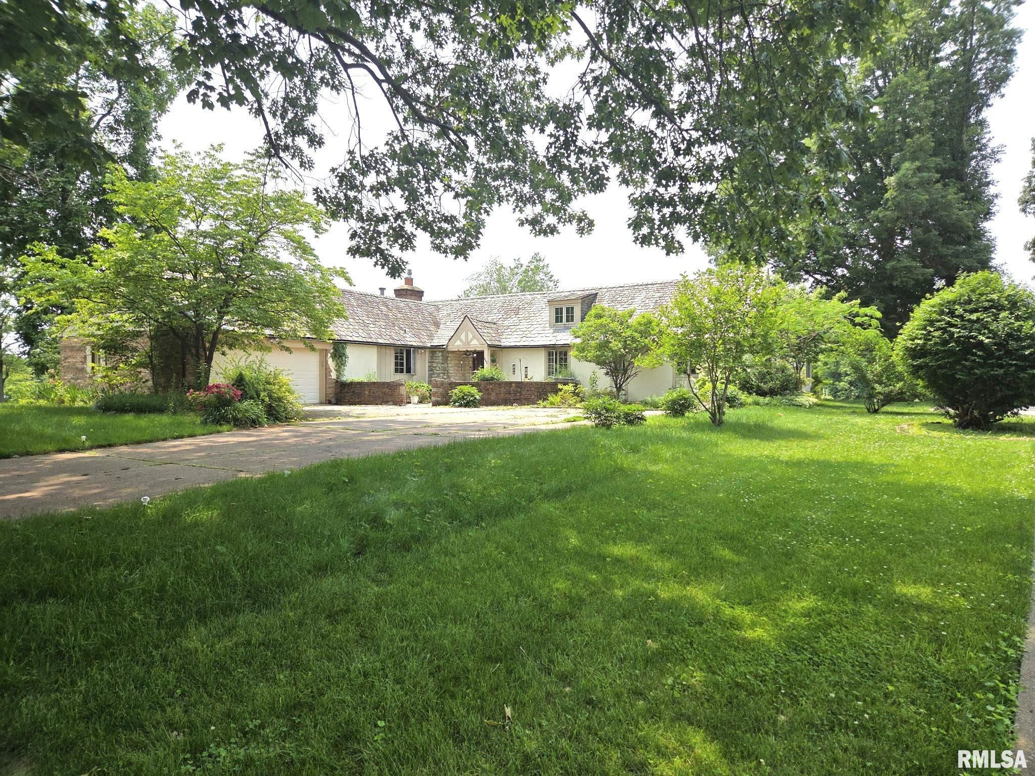 355 N Lakeview Drive, Salem, Illinois image 2