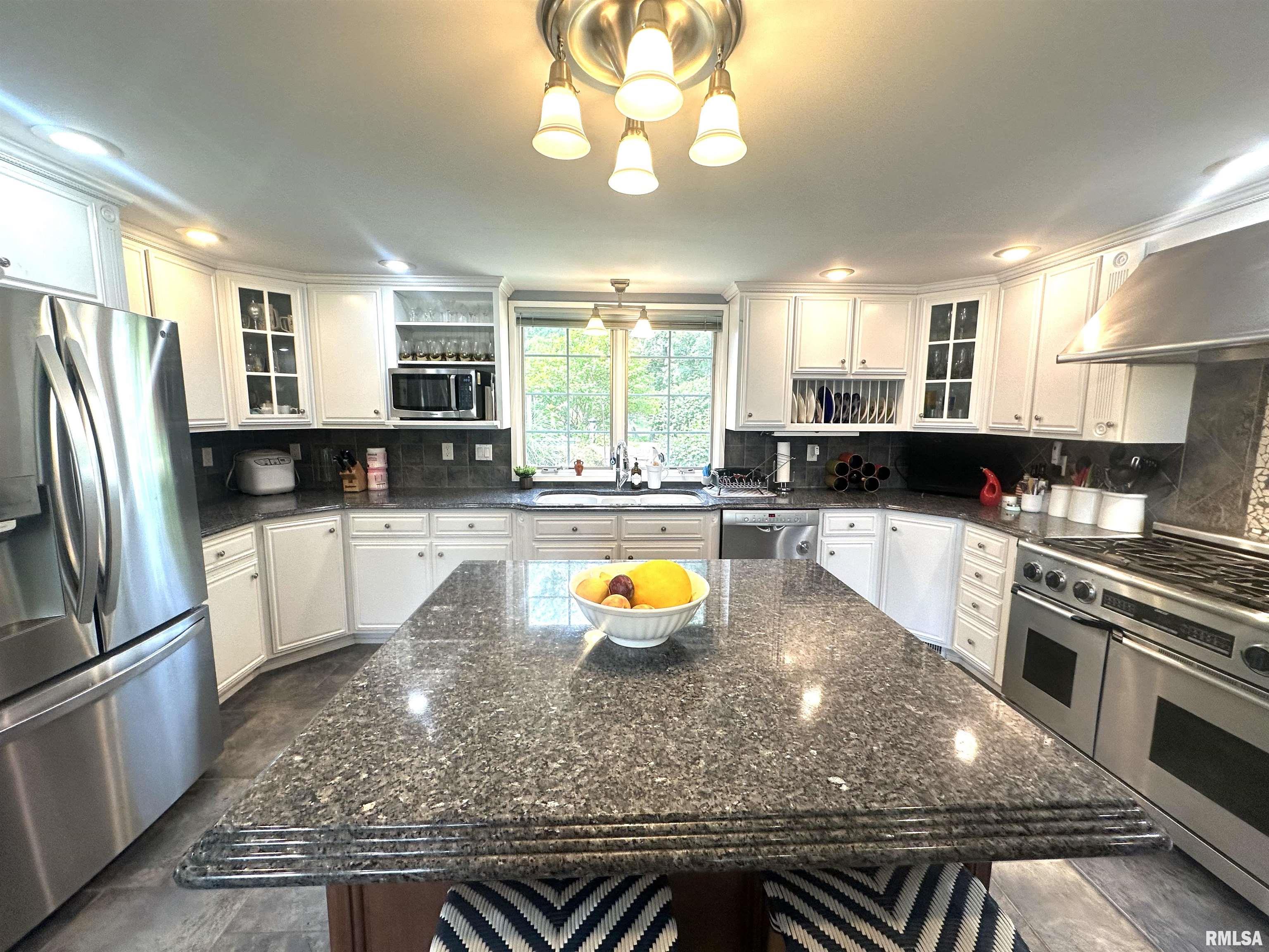 355 N Lakeview Drive, Salem, Illinois image 9