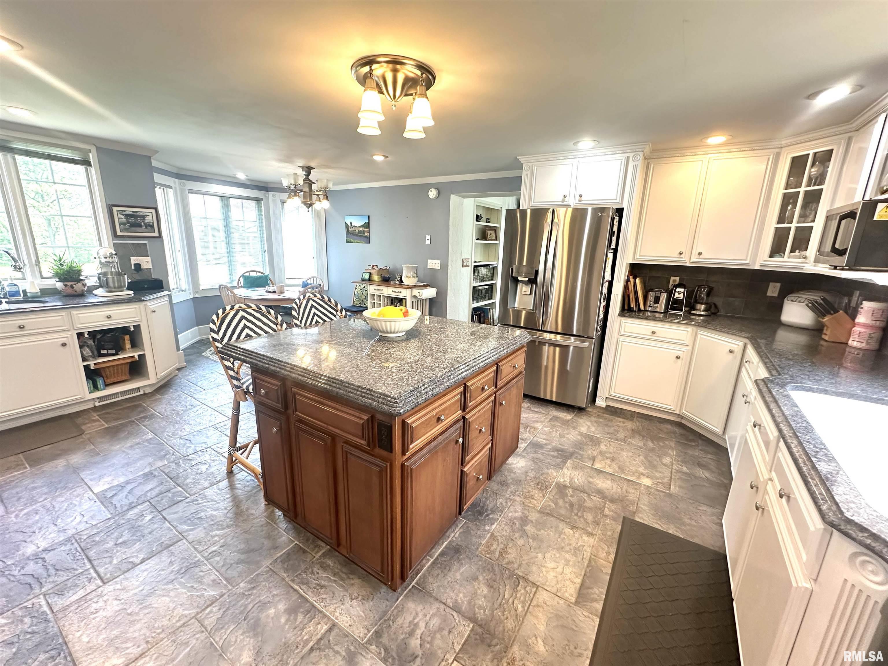 355 N Lakeview Drive, Salem, Illinois image 6