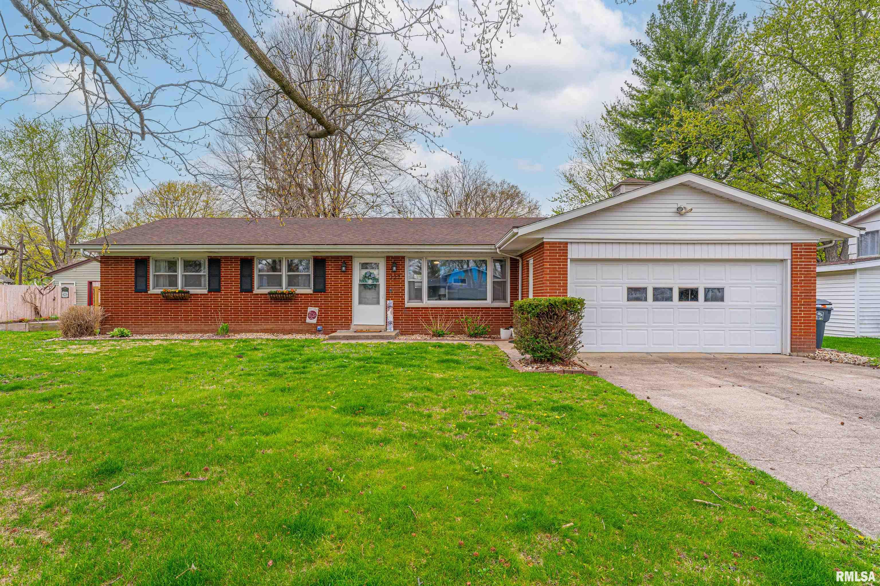 327 Wagon Wheel Lane, Chatham, Illinois image 2