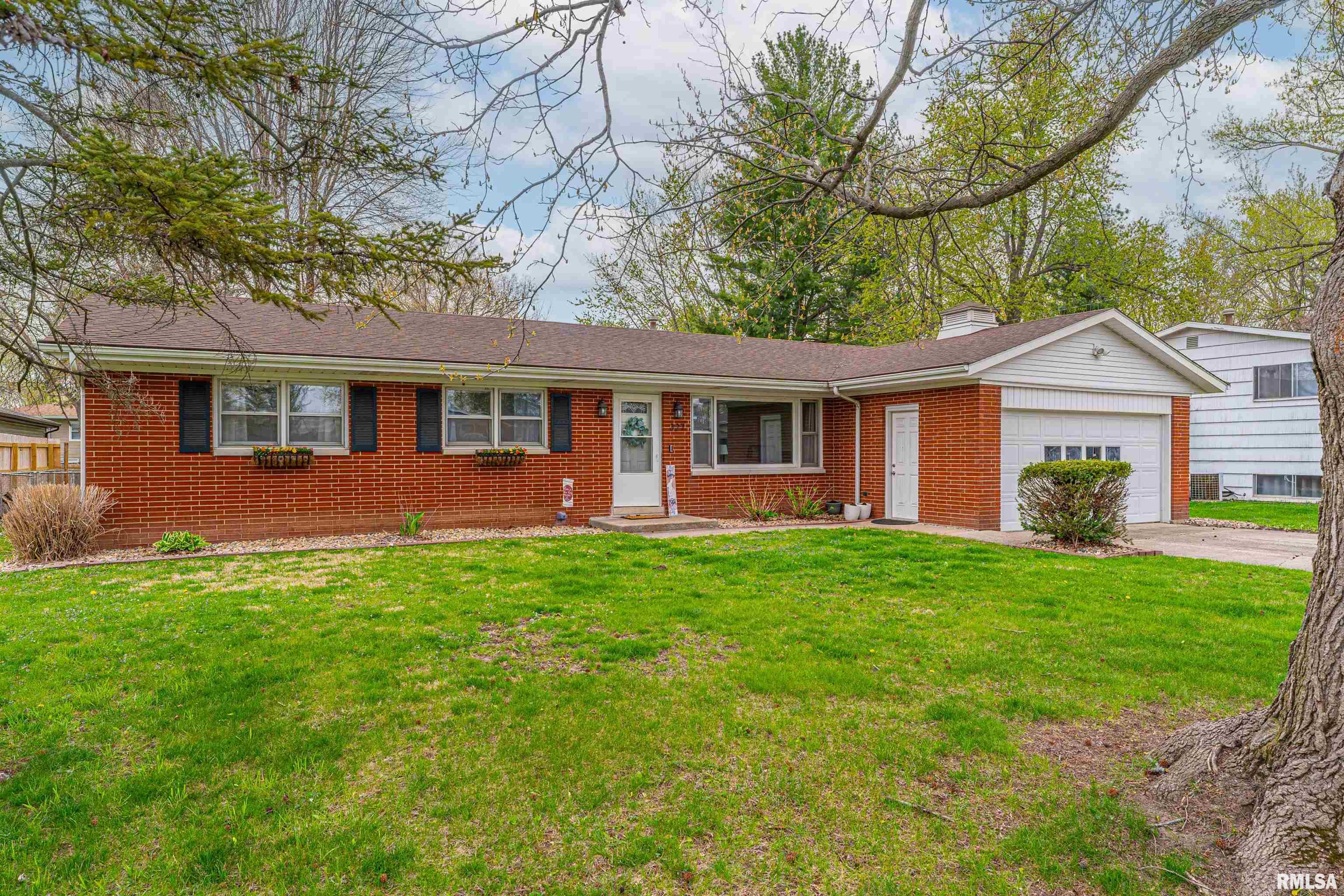 327 Wagon Wheel Lane, Chatham, Illinois image 1