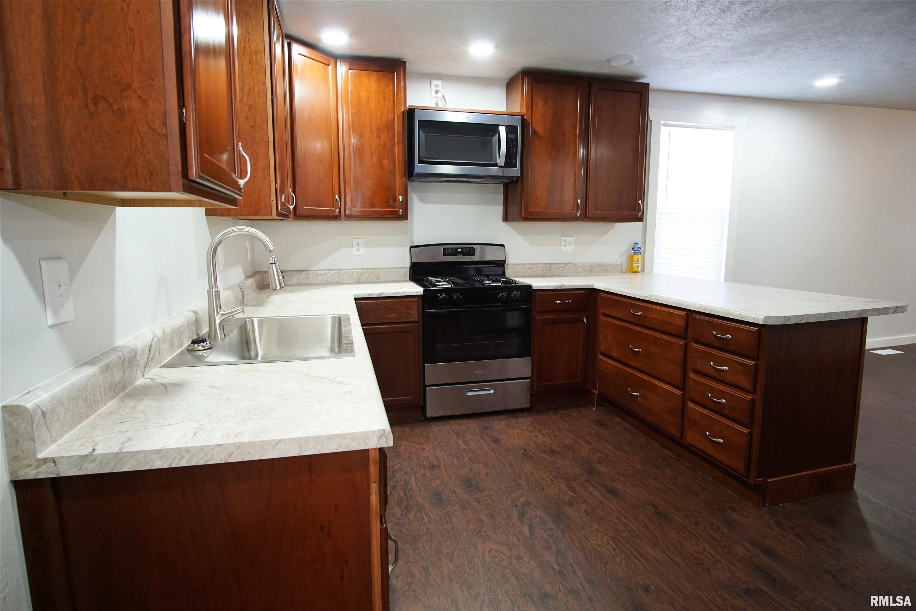310 N Sherman Street, Lincoln, Illinois image 3