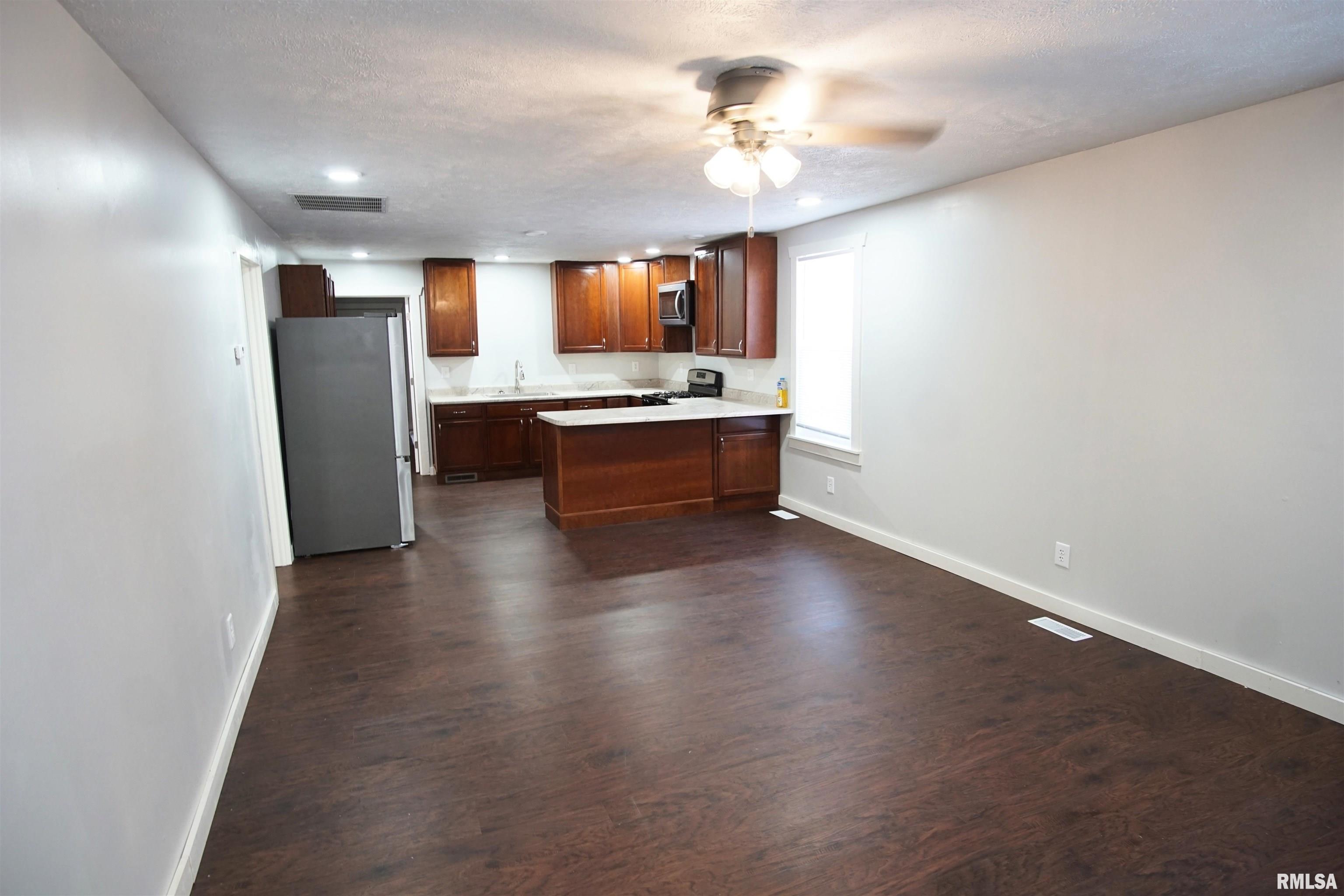310 N Sherman Street, Lincoln, Illinois image 13