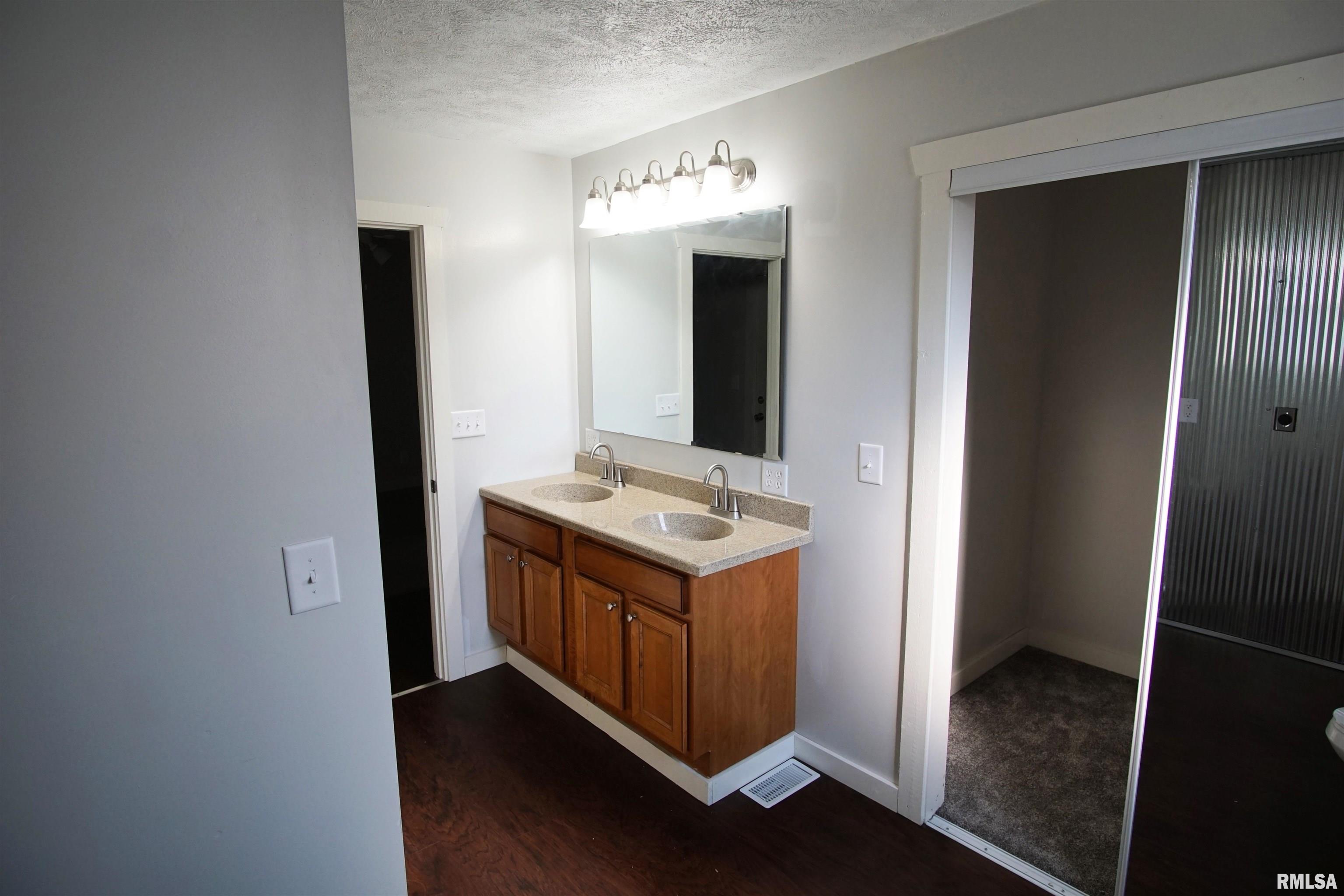 310 N Sherman Street, Lincoln, Illinois image 17