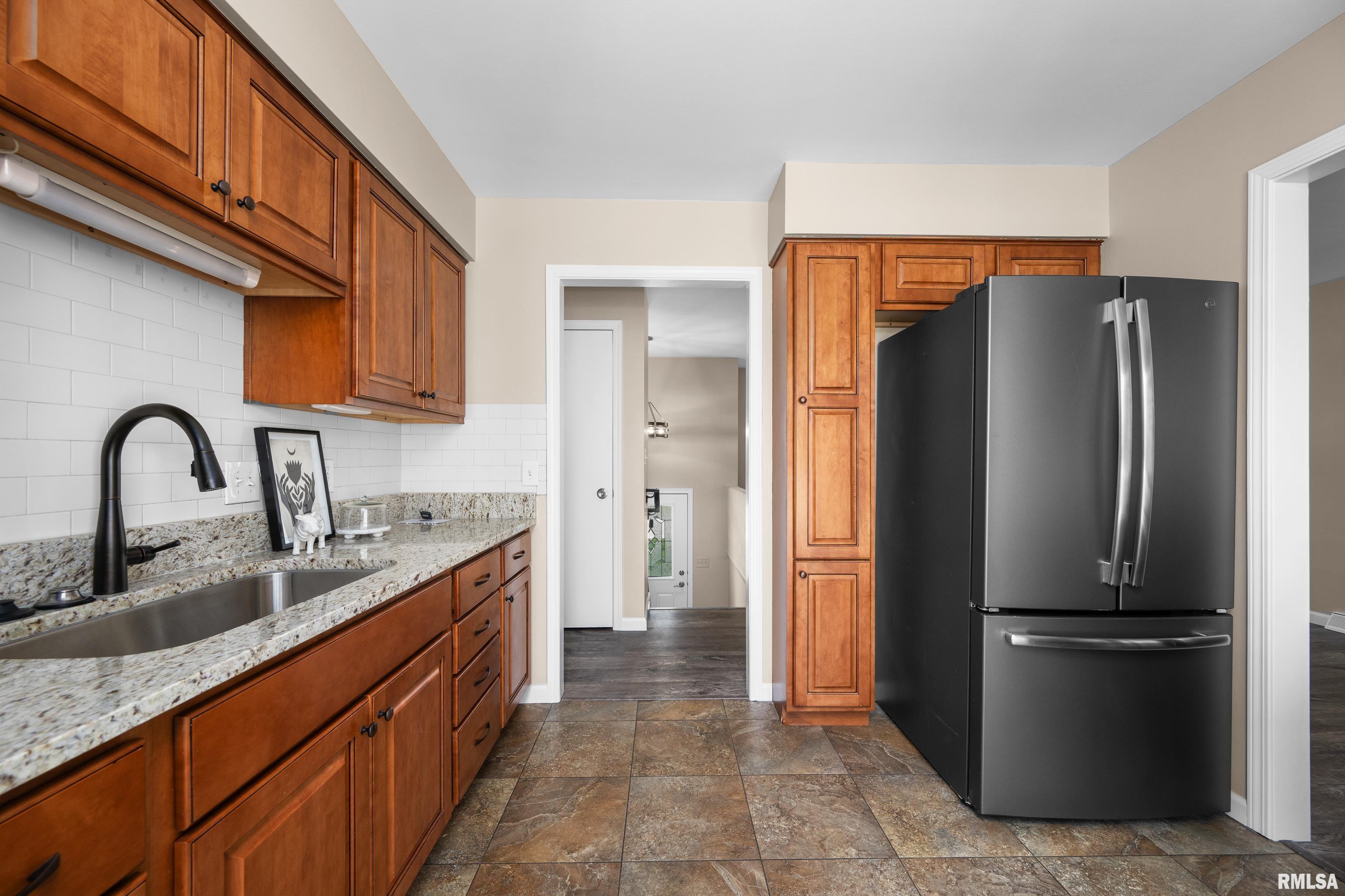 2103 Fairmeadows Drive, Bettendorf, Iowa image 12
