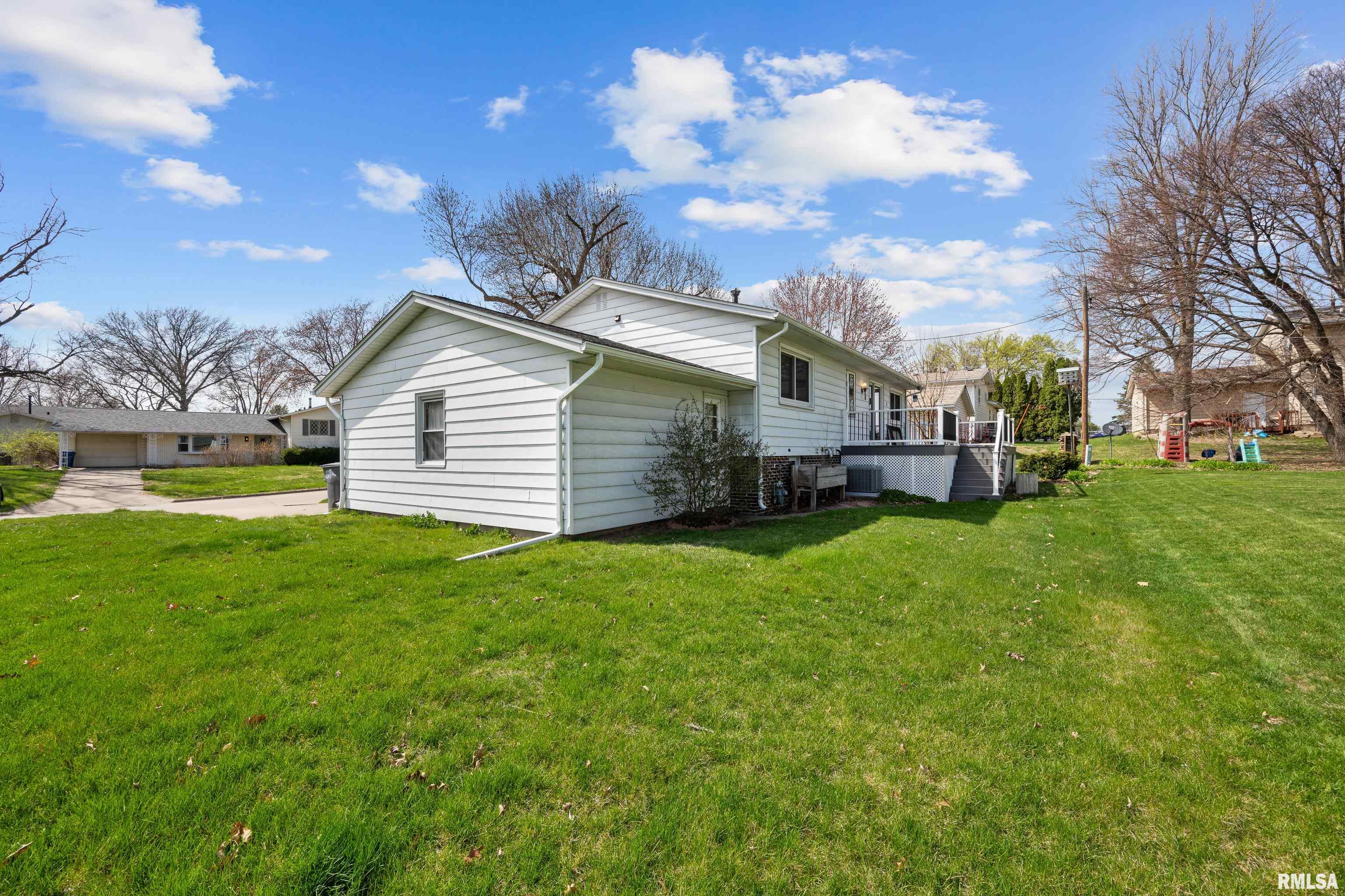 2103 Fairmeadows Drive, Bettendorf, Iowa image 33
