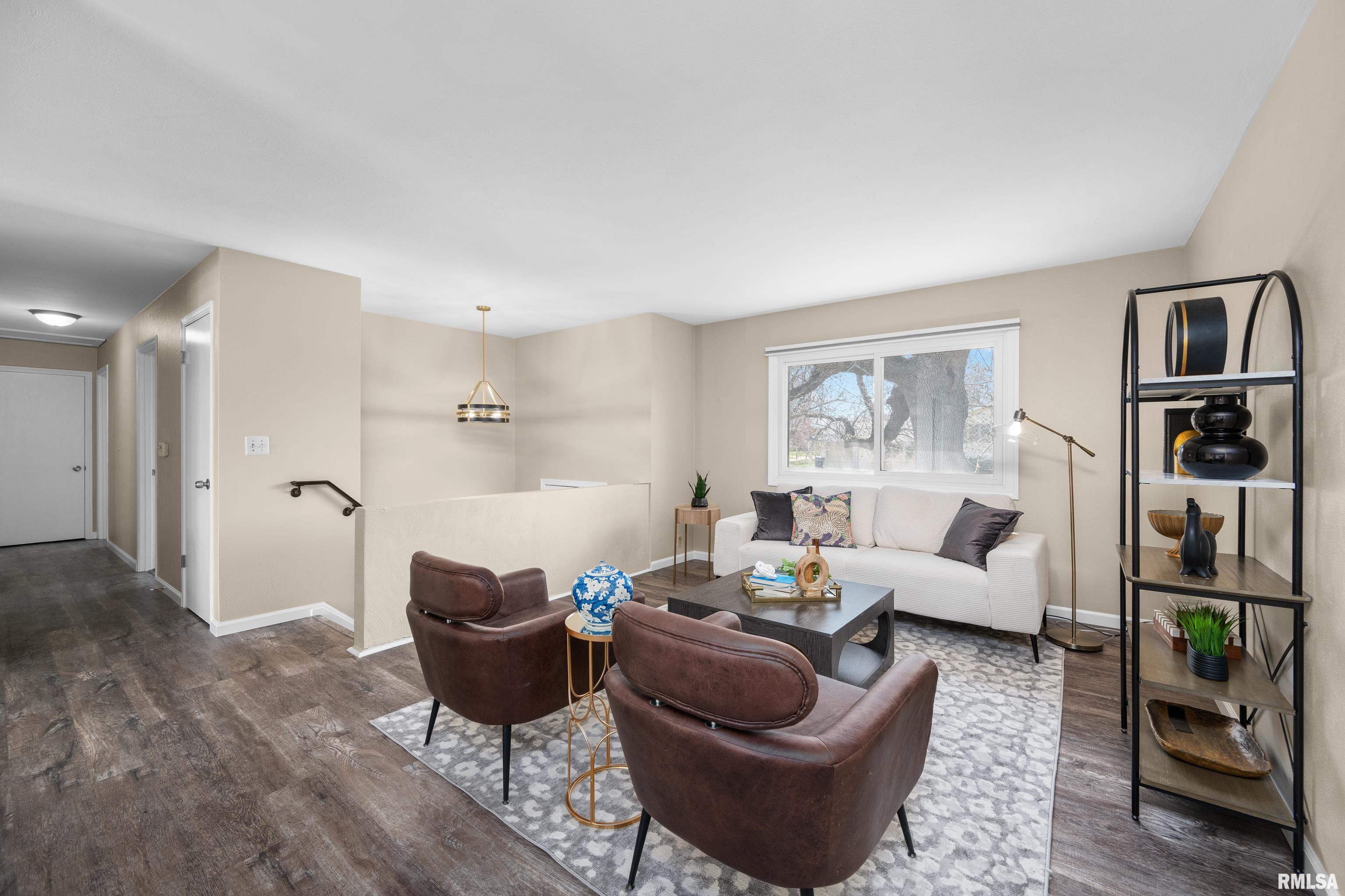 2103 Fairmeadows Drive, Bettendorf, Iowa image 3
