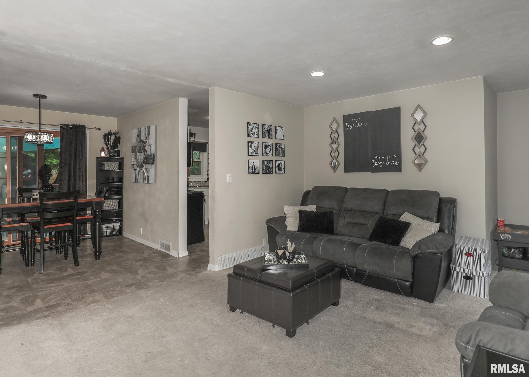 1407 53rd Street, Moline, Illinois image 8