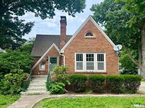 Homes For Sale - 1328 W State Street<br/> Jacksonville, IL 62650