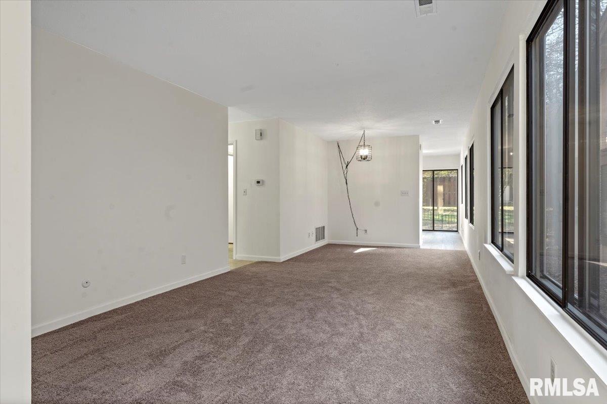 12 Redwood Lane, Springfield, Illinois image 4