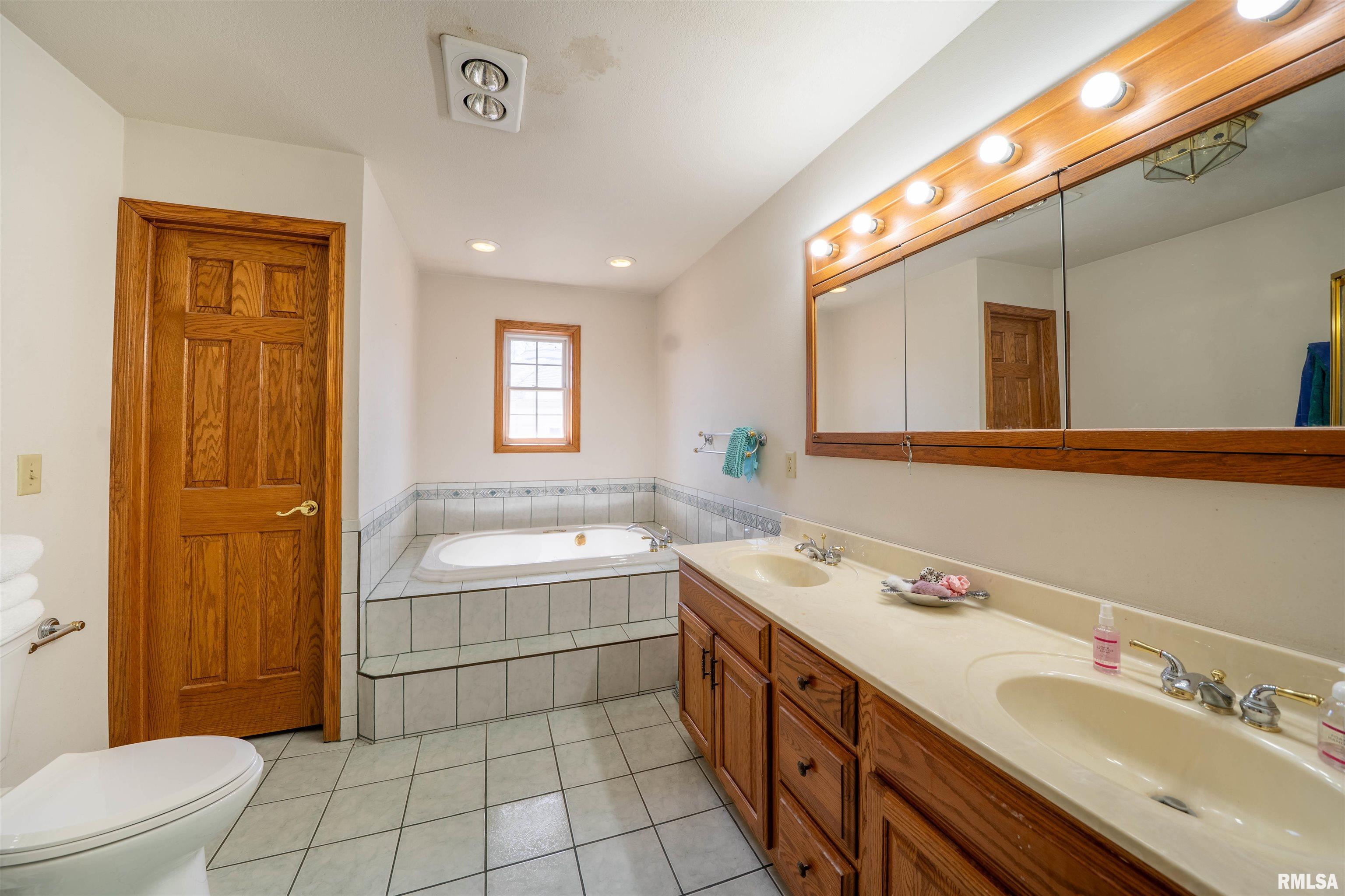 2268 E Knox Street, Galesburg, Illinois image 21