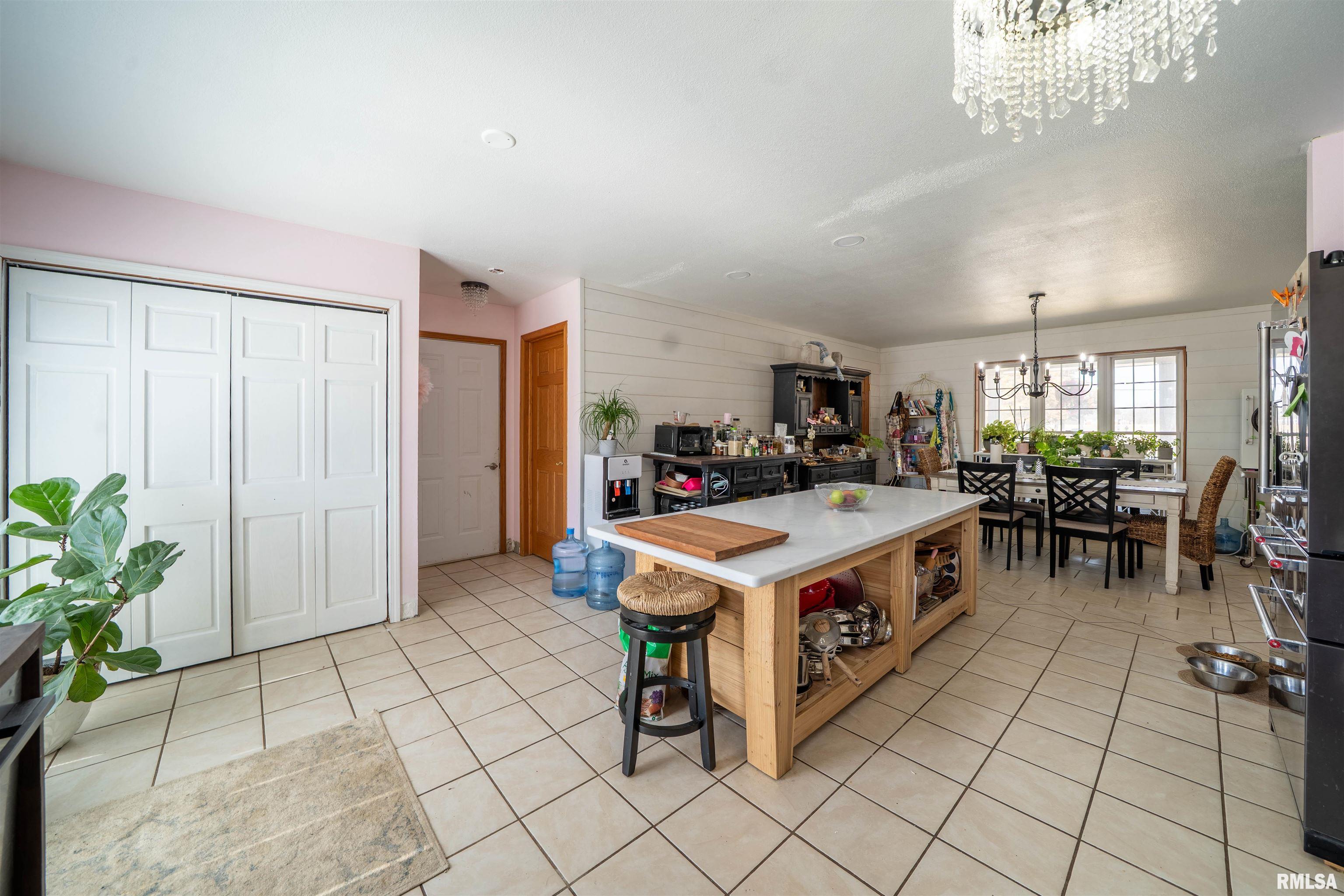 2268 E Knox Street, Galesburg, Illinois image 17