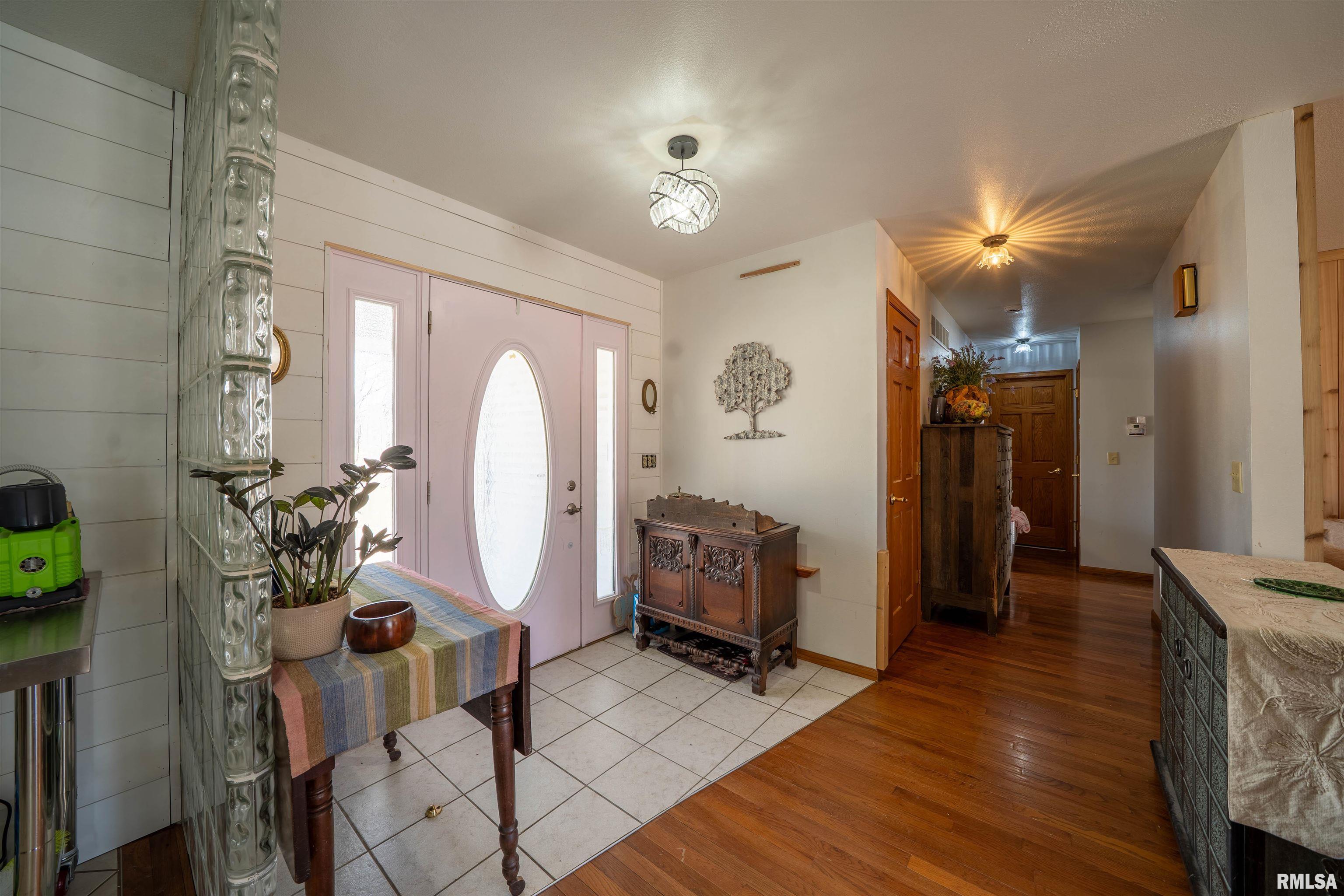 2268 E Knox Street, Galesburg, Illinois image 7
